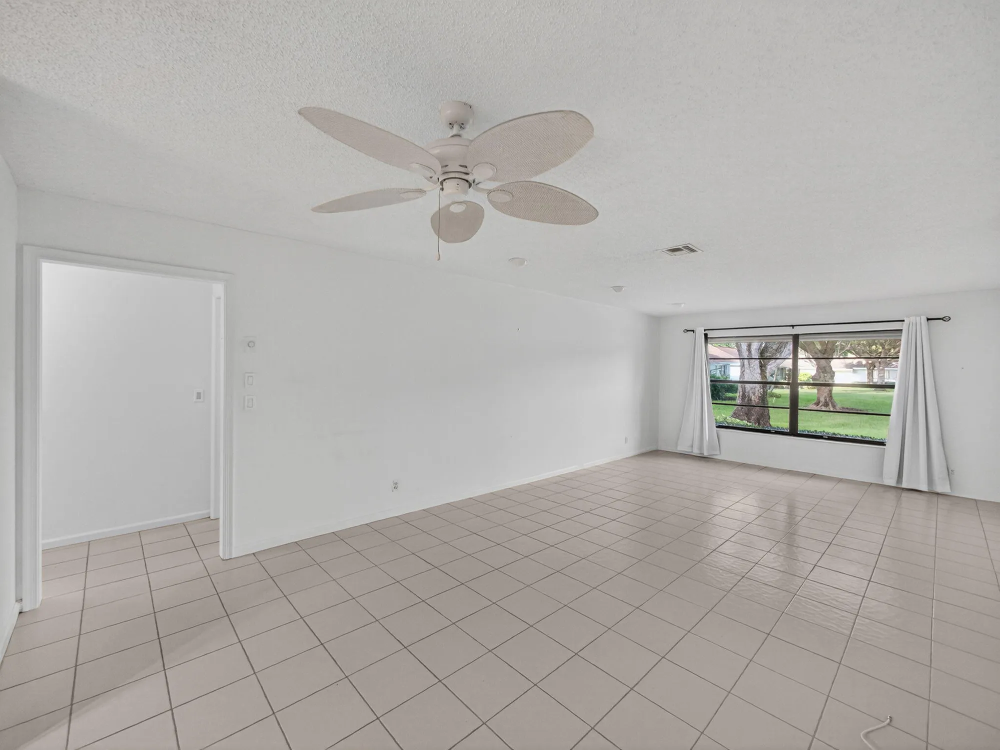 Property Slideshow image 5 of 25 | 4355 cedar tree pl b, Boynton Beach, FL, 33436