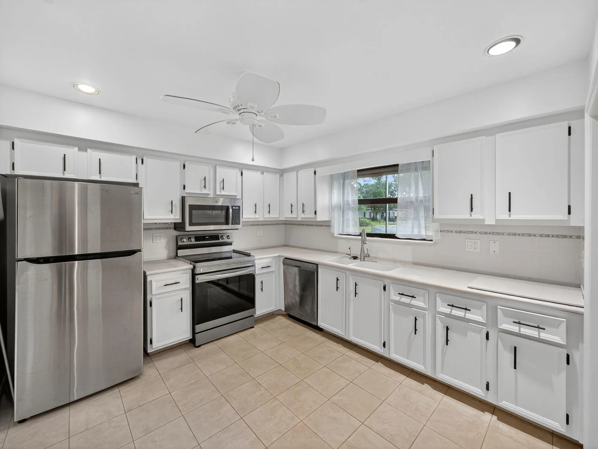 Property Slideshow image 10 of 25 | 4355 cedar tree pl b, Boynton Beach, FL, 33436