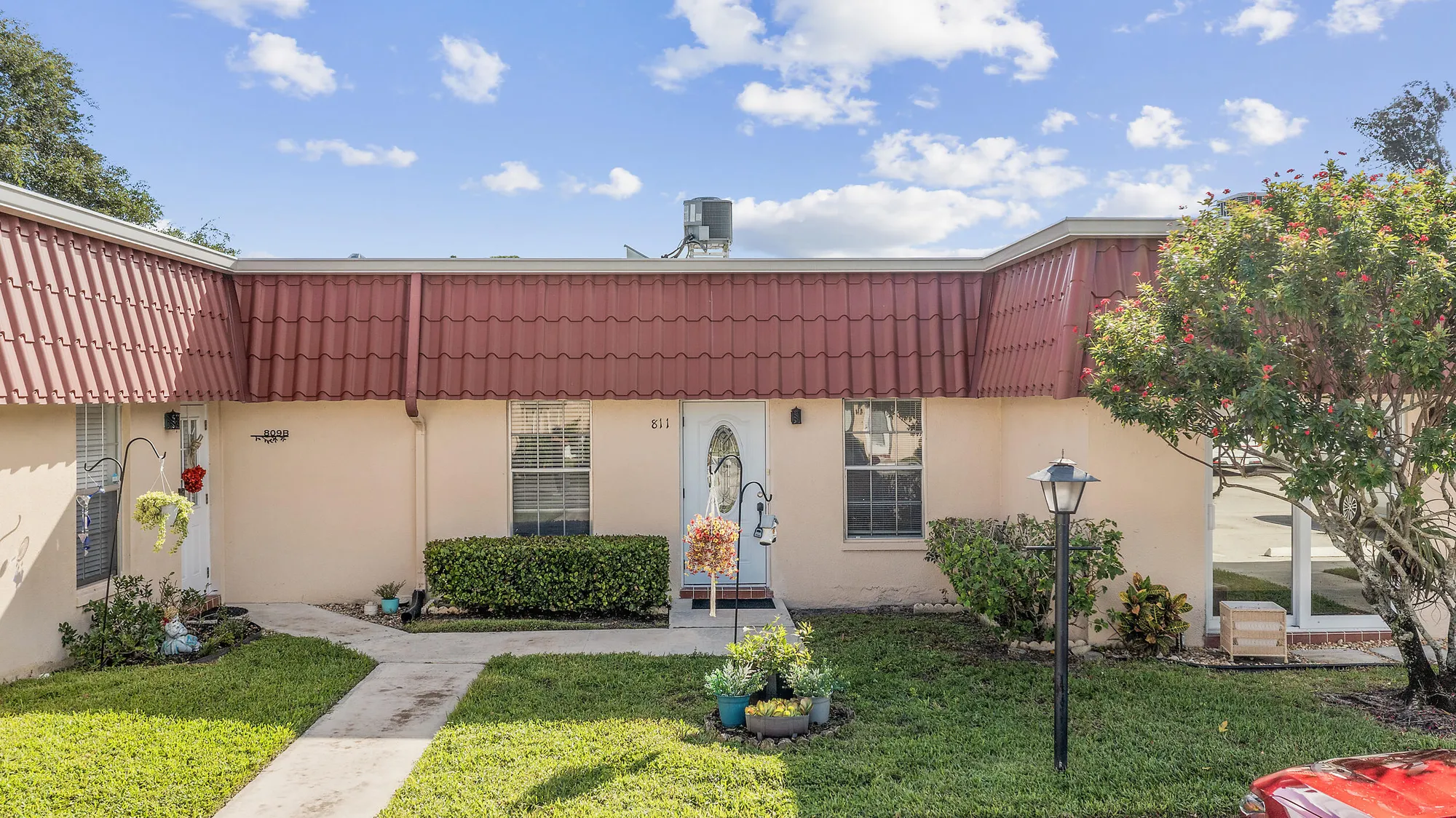 Property Slideshow image 1 of 39 | 811 salem ln, Lake Worth, FL, 33467