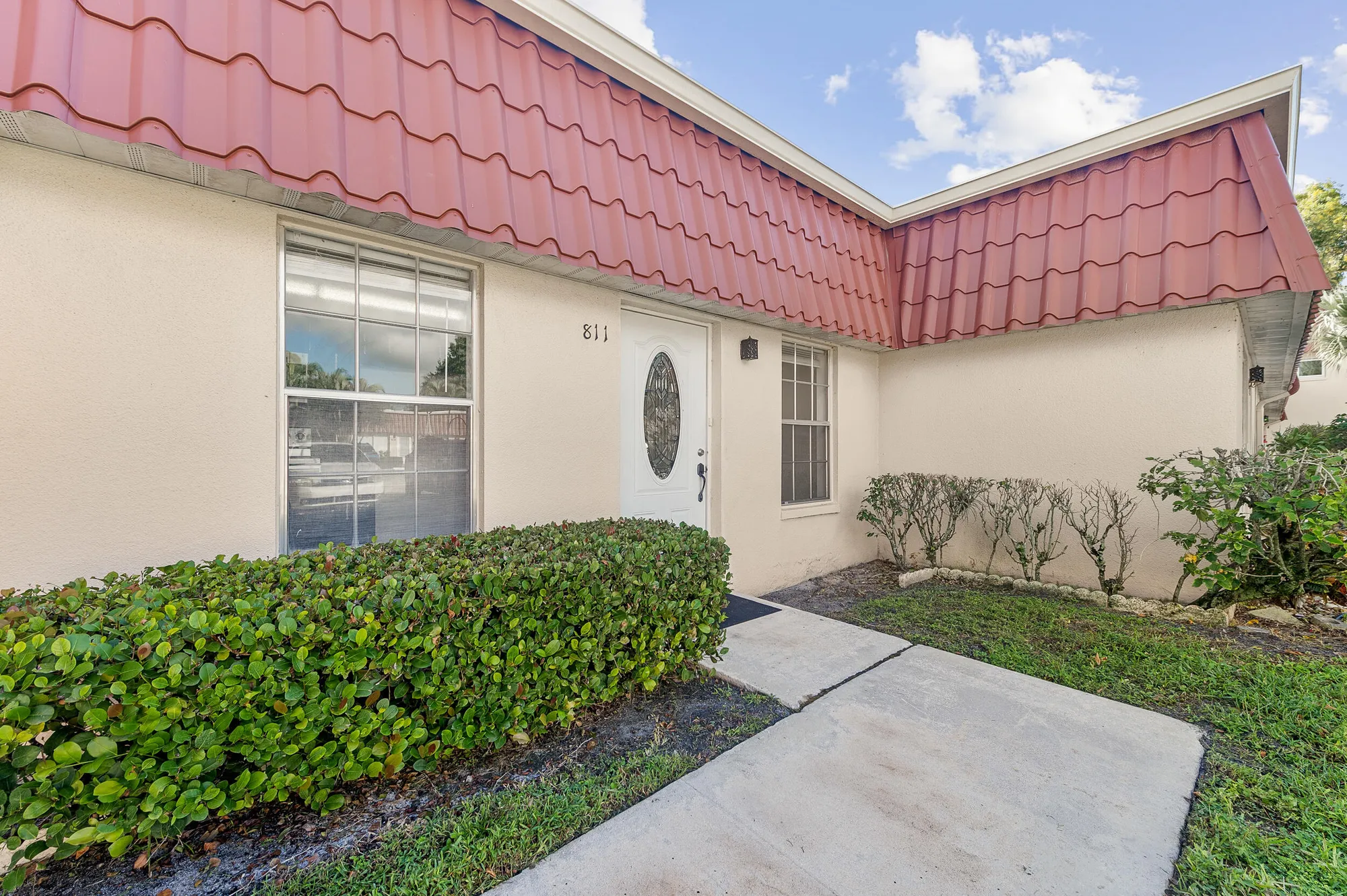 Property Slideshow image 5 of 39 | 811 salem ln, Lake Worth, FL, 33467