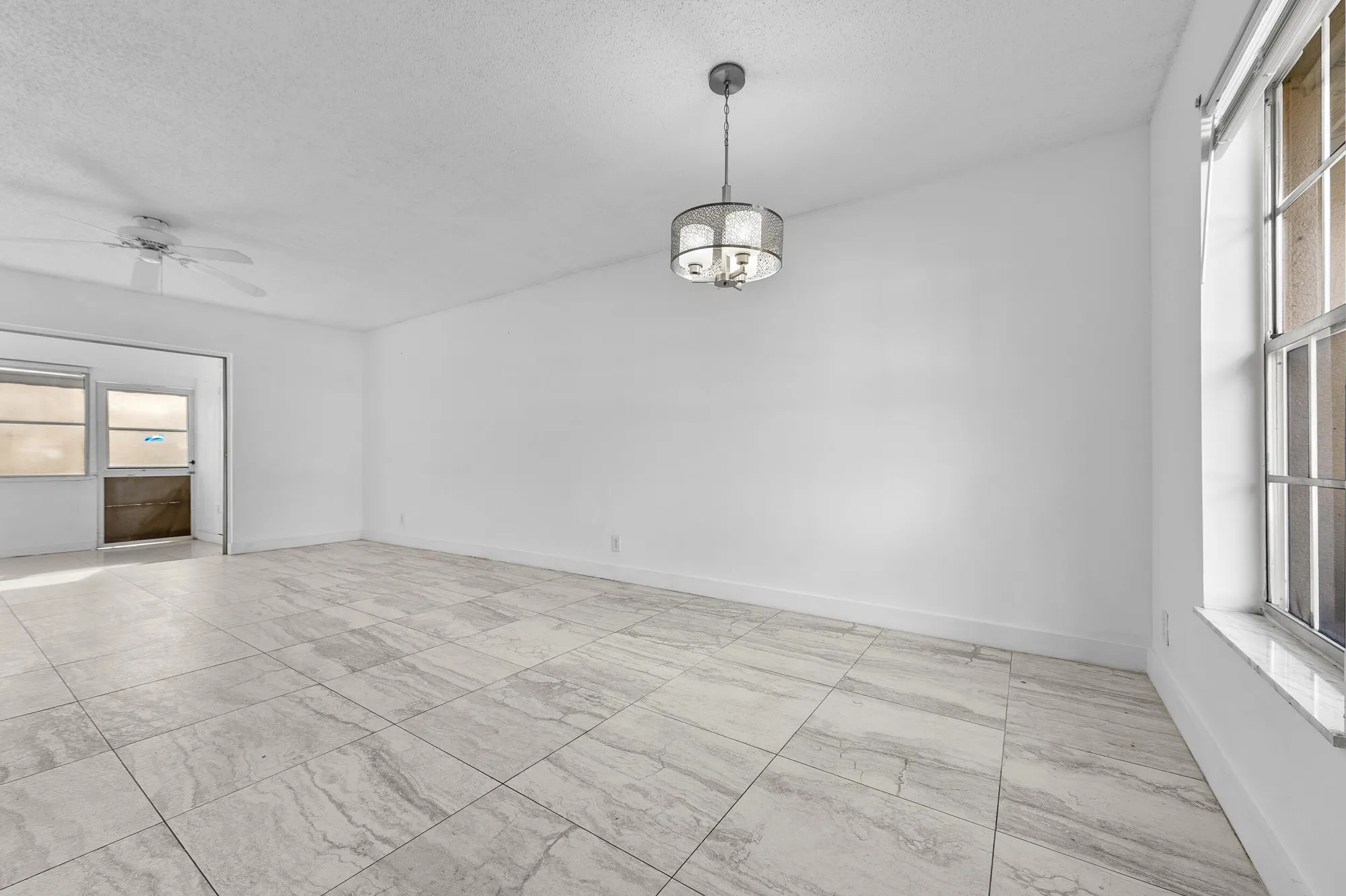 Property Slideshow image 6 of 39 | 811 salem ln, Lake Worth, FL, 33467