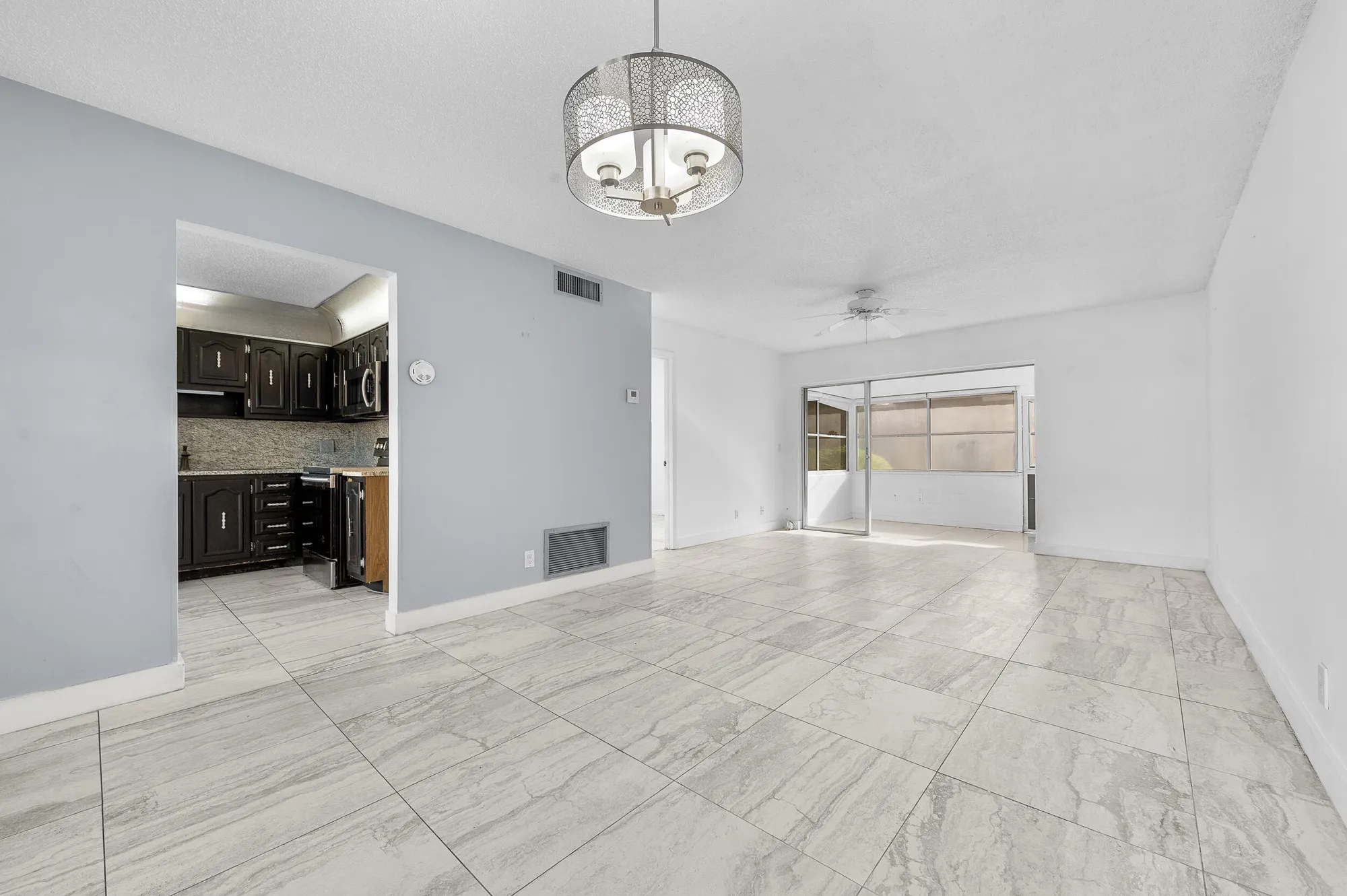 Property Slideshow image 7 of 39 | 811 salem ln, Lake Worth, FL, 33467