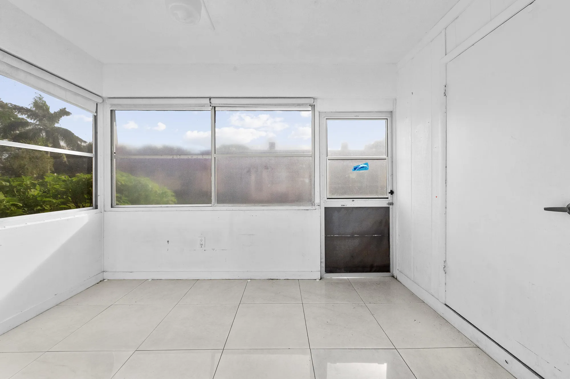 Property Slideshow image 16 of 39 | 811 salem ln, Lake Worth, FL, 33467