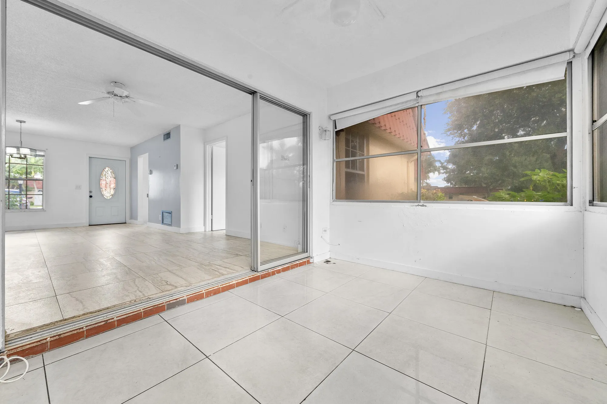 Property Slideshow image 19 of 39 | 811 salem ln, Lake Worth, FL, 33467