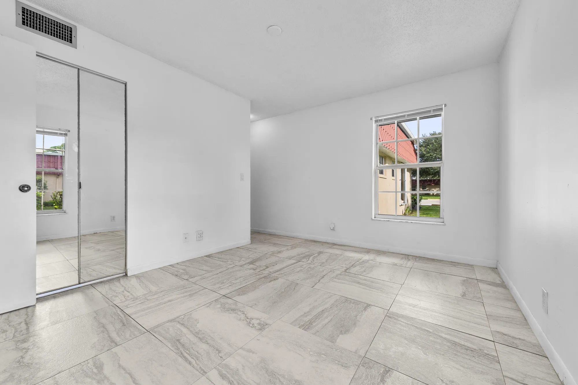 Property Slideshow image 21 of 39 | 811 salem ln, Lake Worth, FL, 33467