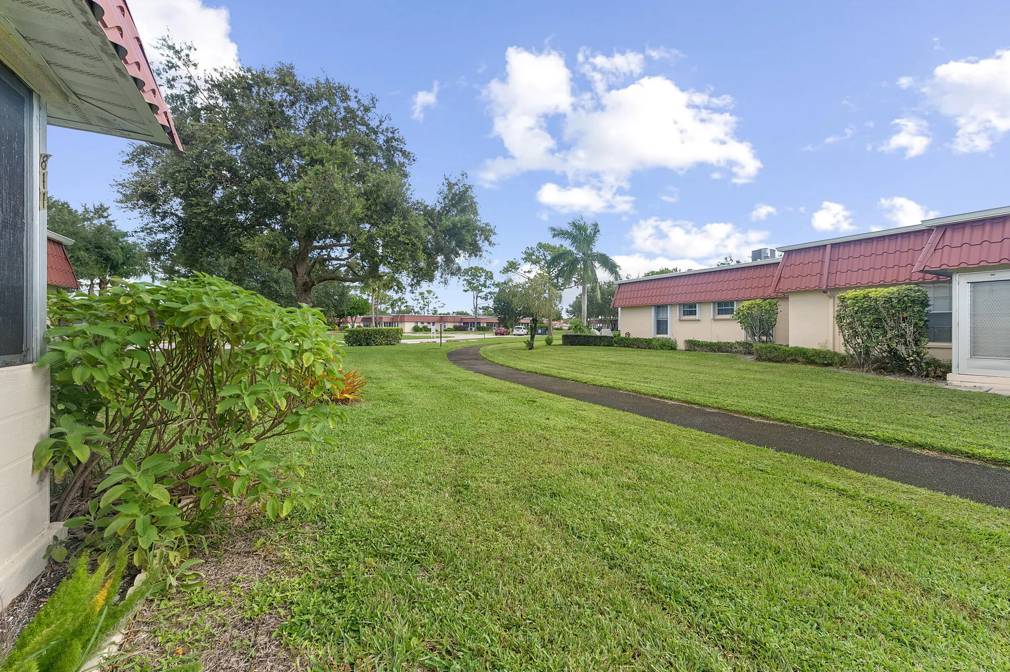 Property Slideshow image 29 of 39 | 811 salem ln, Lake Worth, FL, 33467