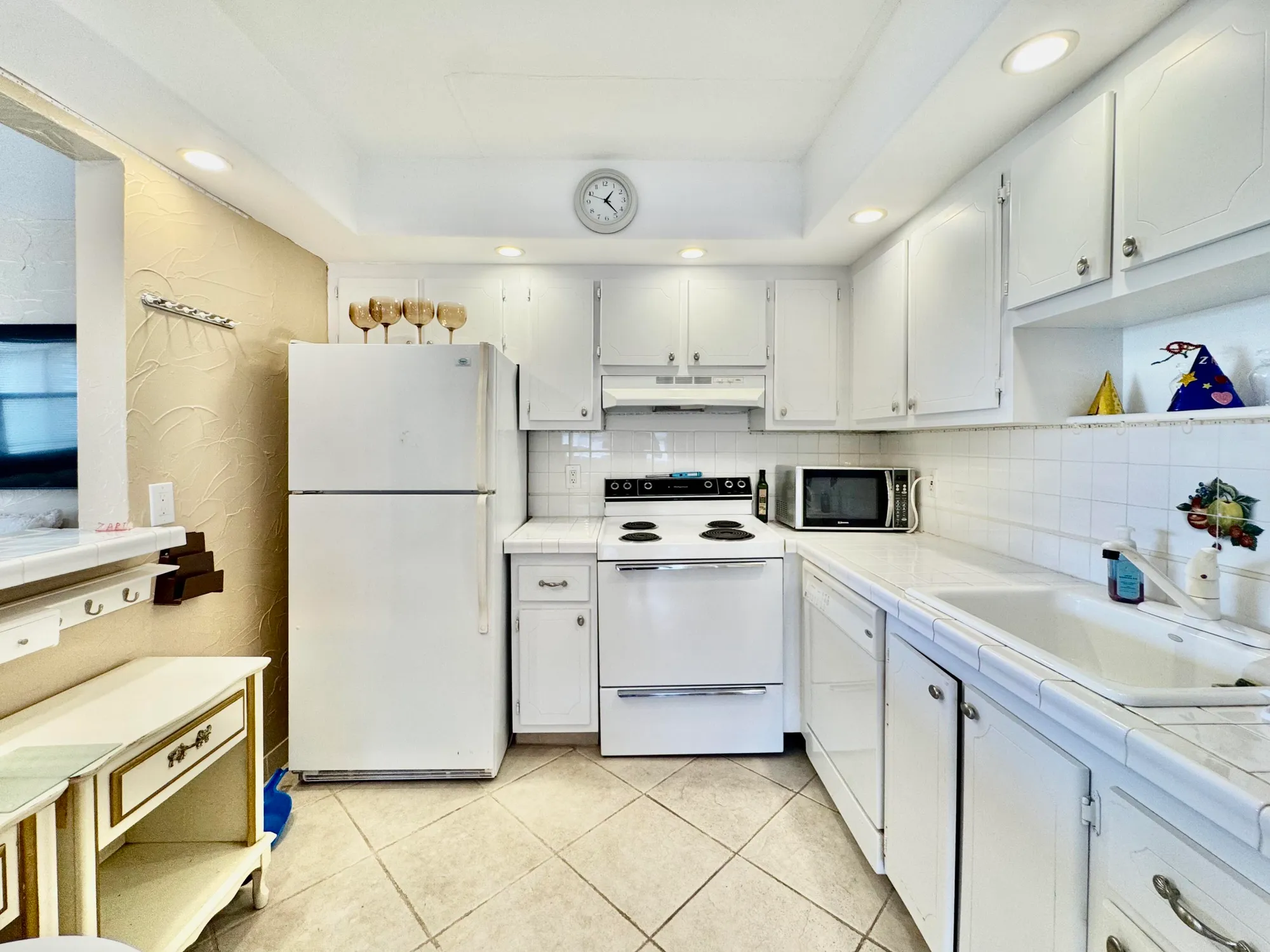 Property Slideshow image 10 of 32 | 43 brittany a, Delray Beach, FL, 33446