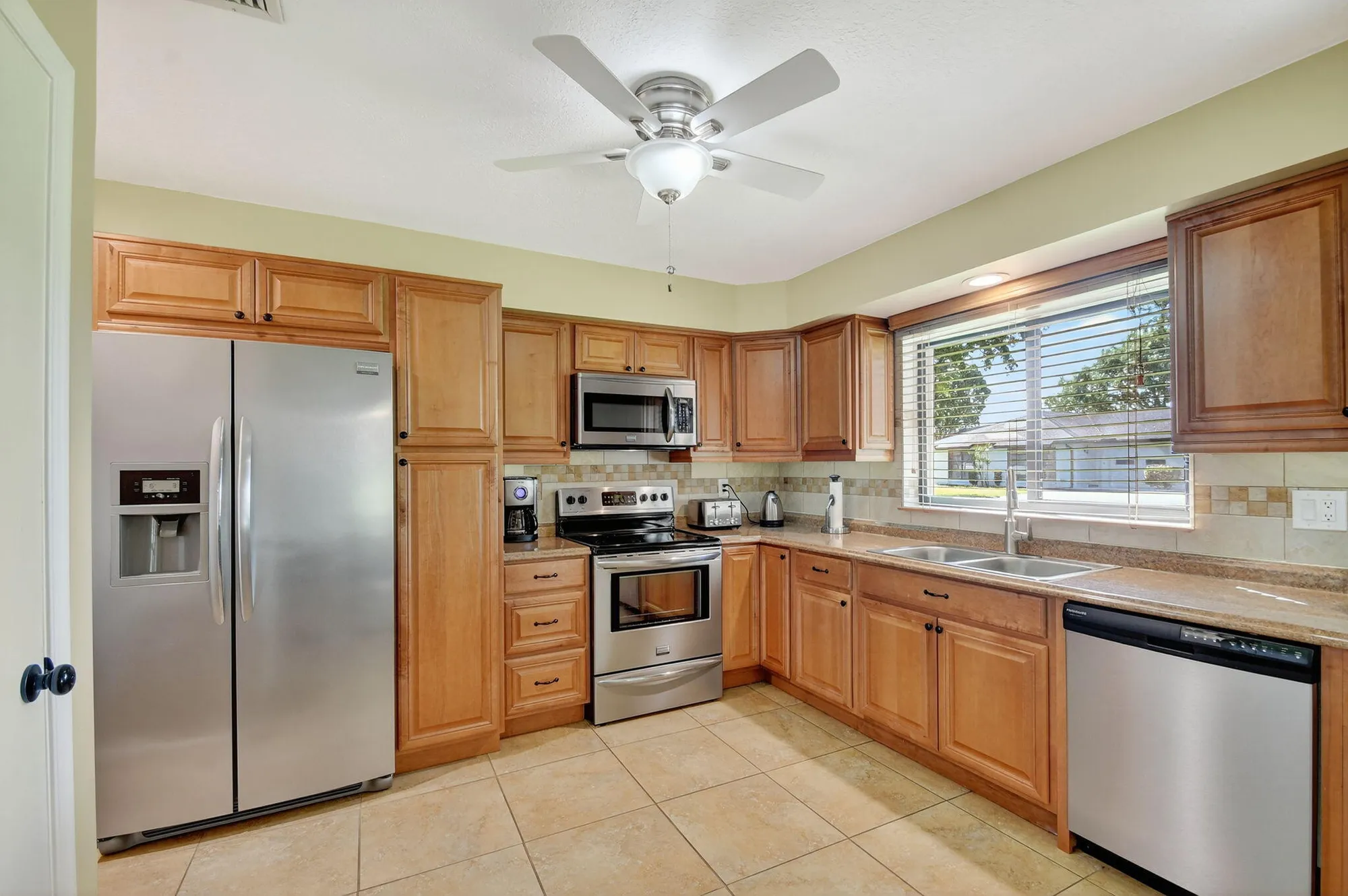 Property Slideshow image 10 of 40 | 4677 robinwood cir b, Boynton Beach, FL, 33436