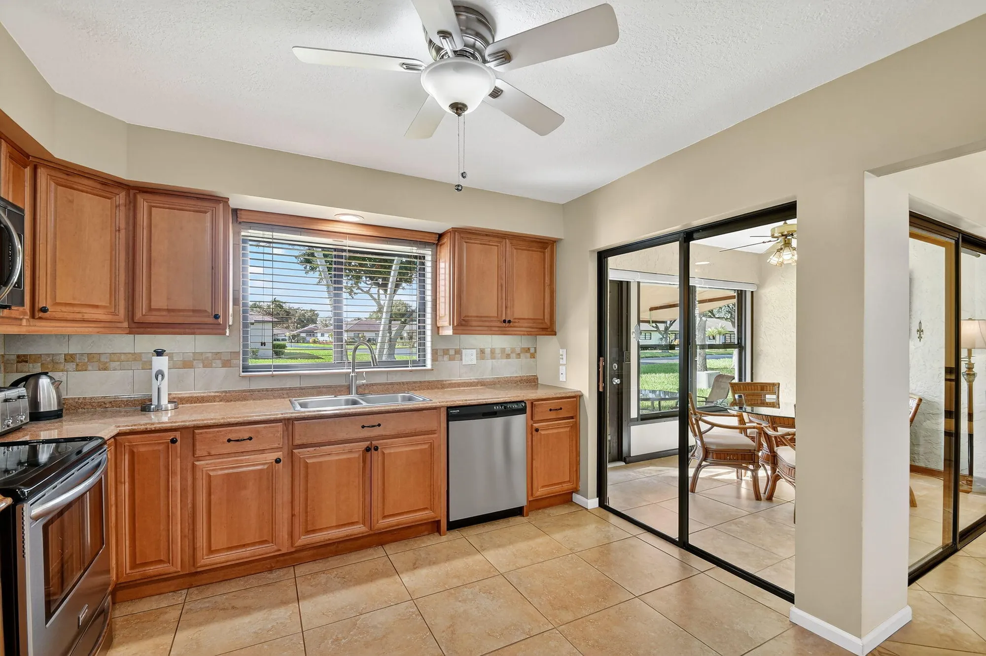 Property Slideshow image 11 of 40 | 4677 robinwood cir b, Boynton Beach, FL, 33436