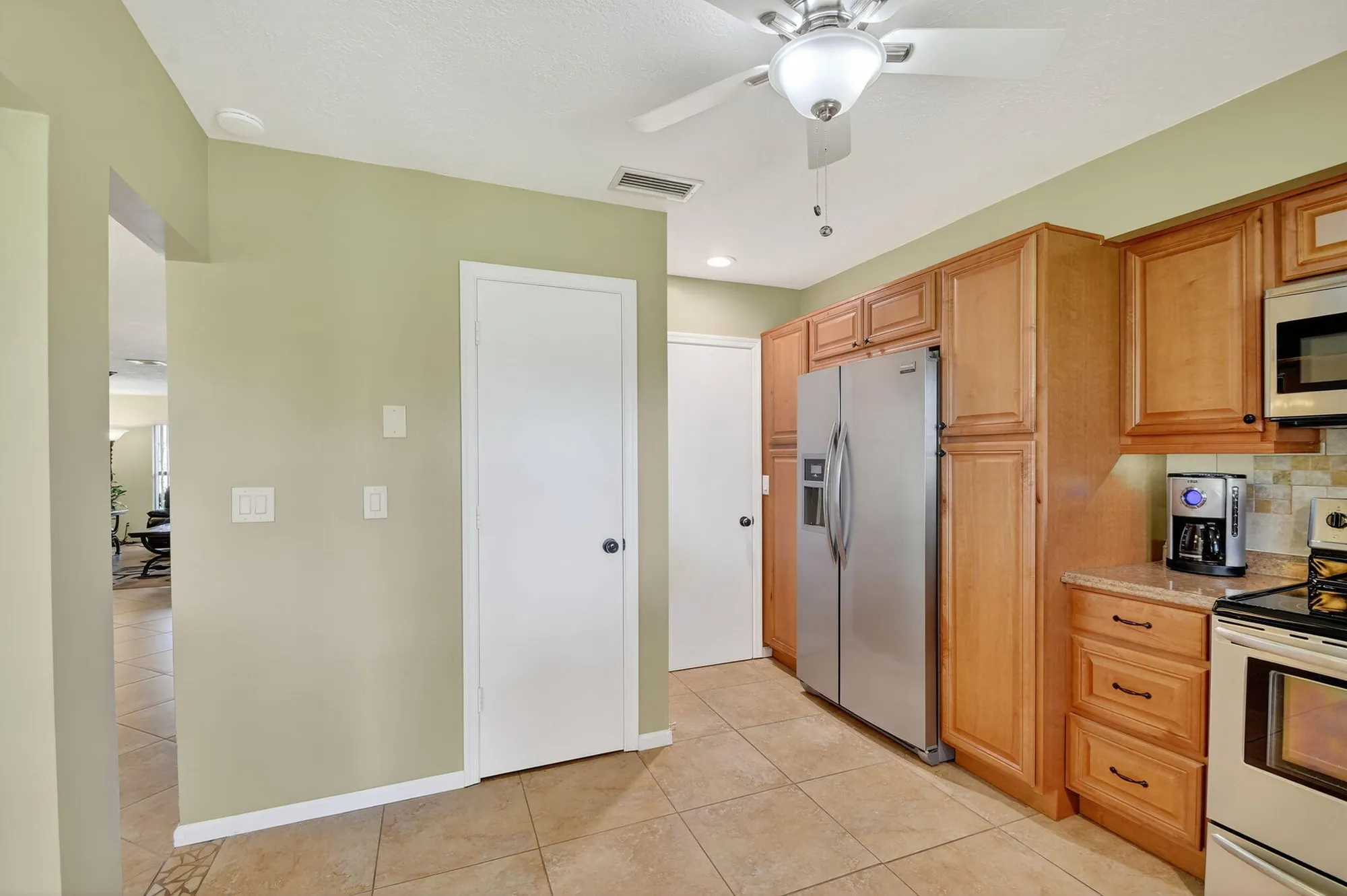 Property Slideshow image 13 of 40 | 4677 robinwood cir b, Boynton Beach, FL, 33436