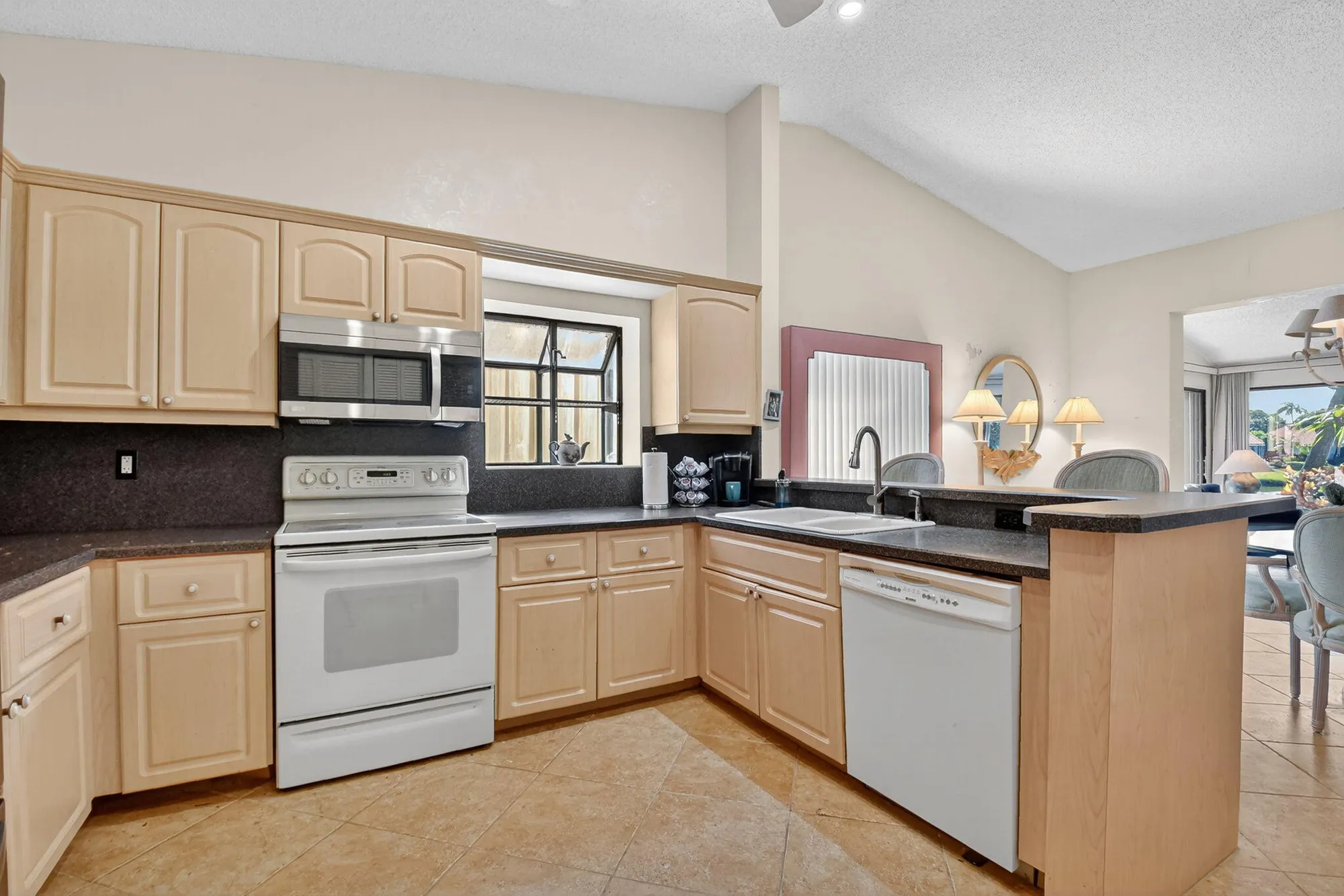 Property Slideshow image 17 of 59 | 4698 sextant cir, Boynton Beach, FL, 33436