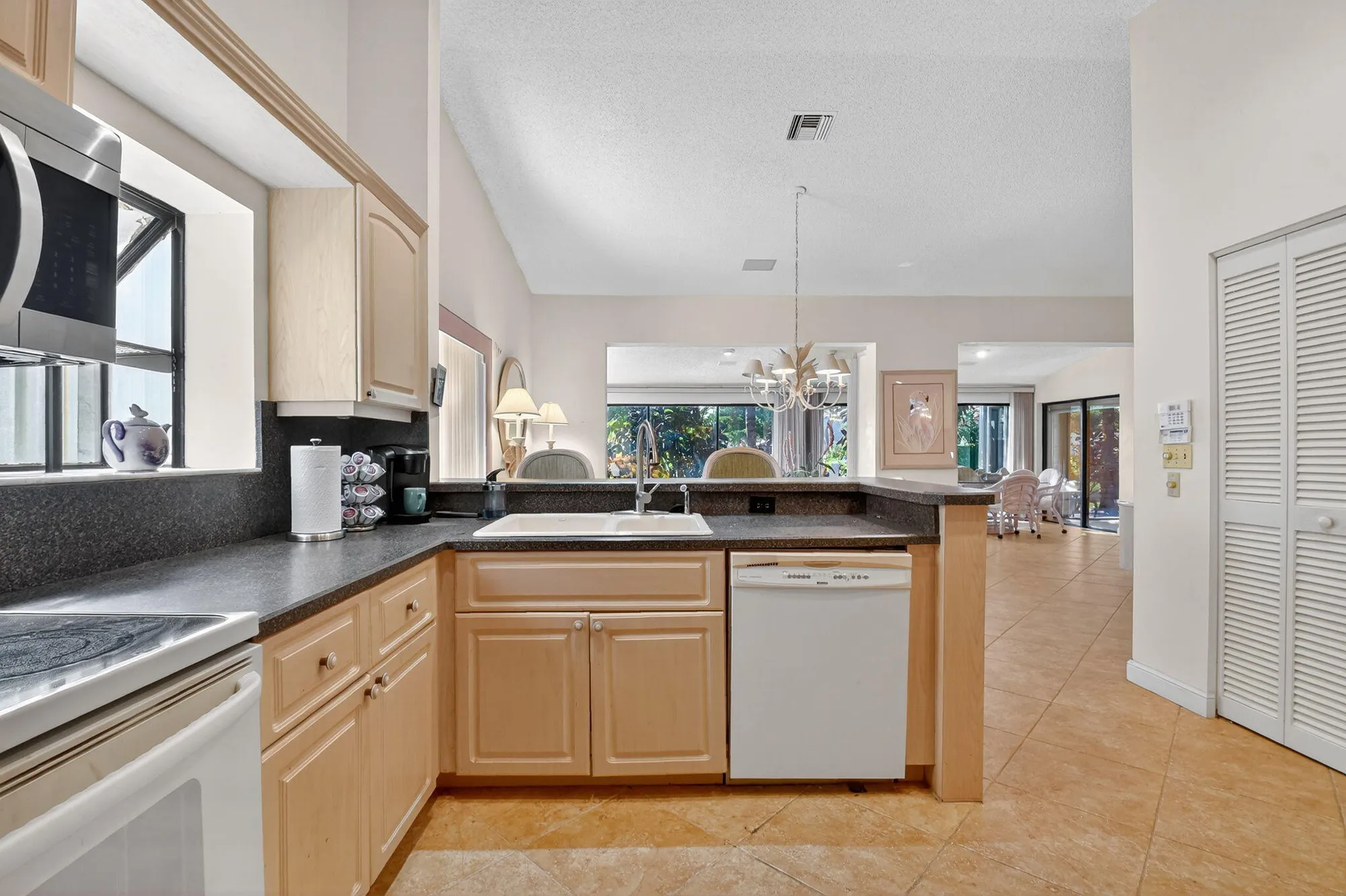 Property Slideshow image 18 of 59 | 4698 sextant cir, Boynton Beach, FL, 33436