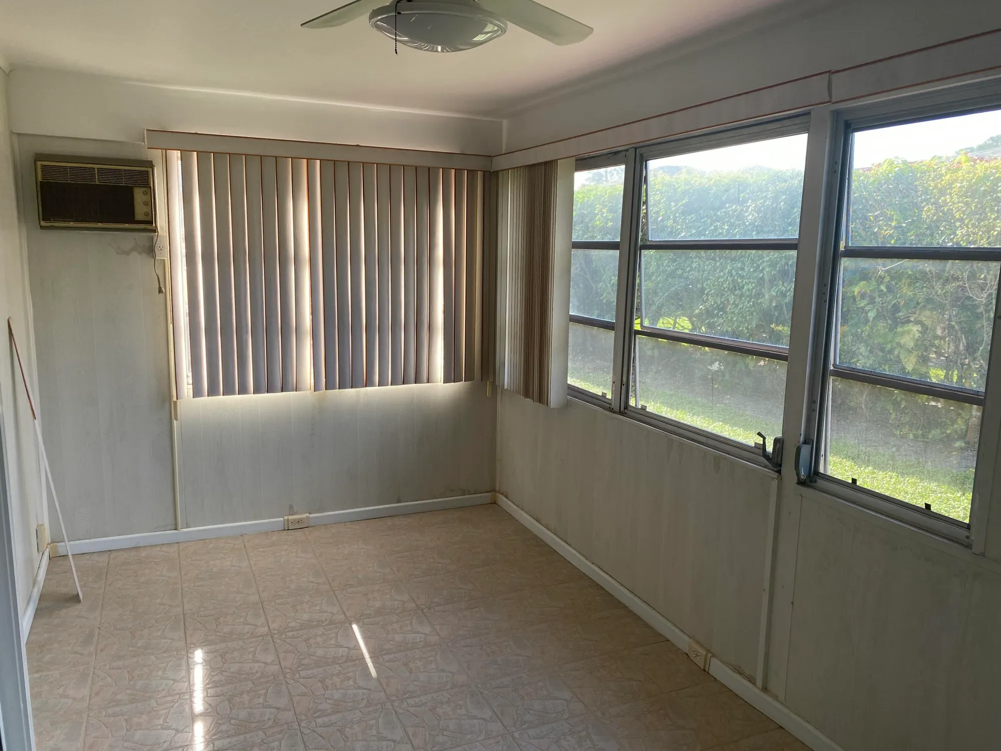 Property Slideshow image 9 of 40 | 442 franconia cir, Lake Worth, FL, 33467