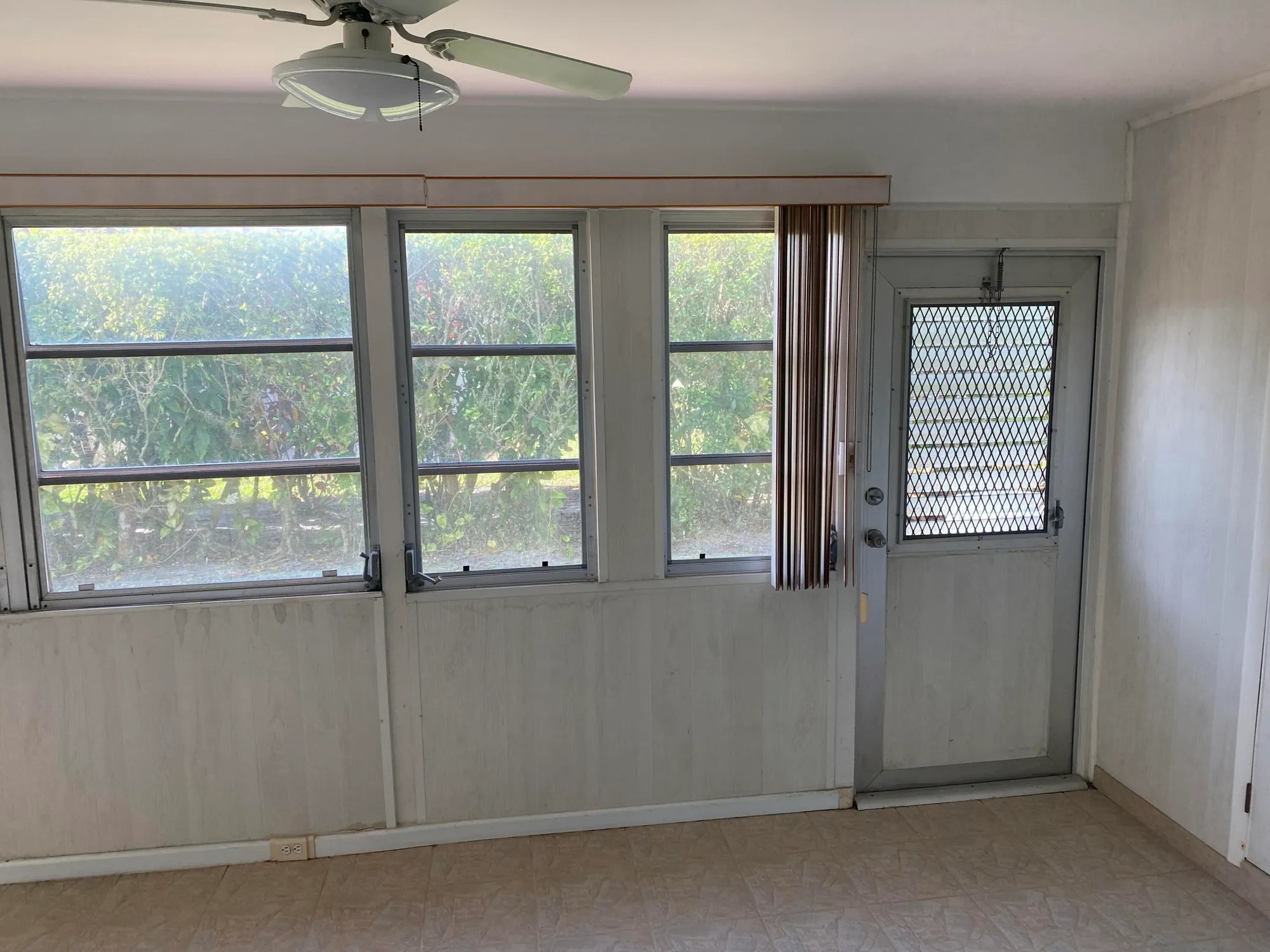 Property Slideshow image 11 of 40 | 442 franconia cir, Lake Worth, FL, 33467