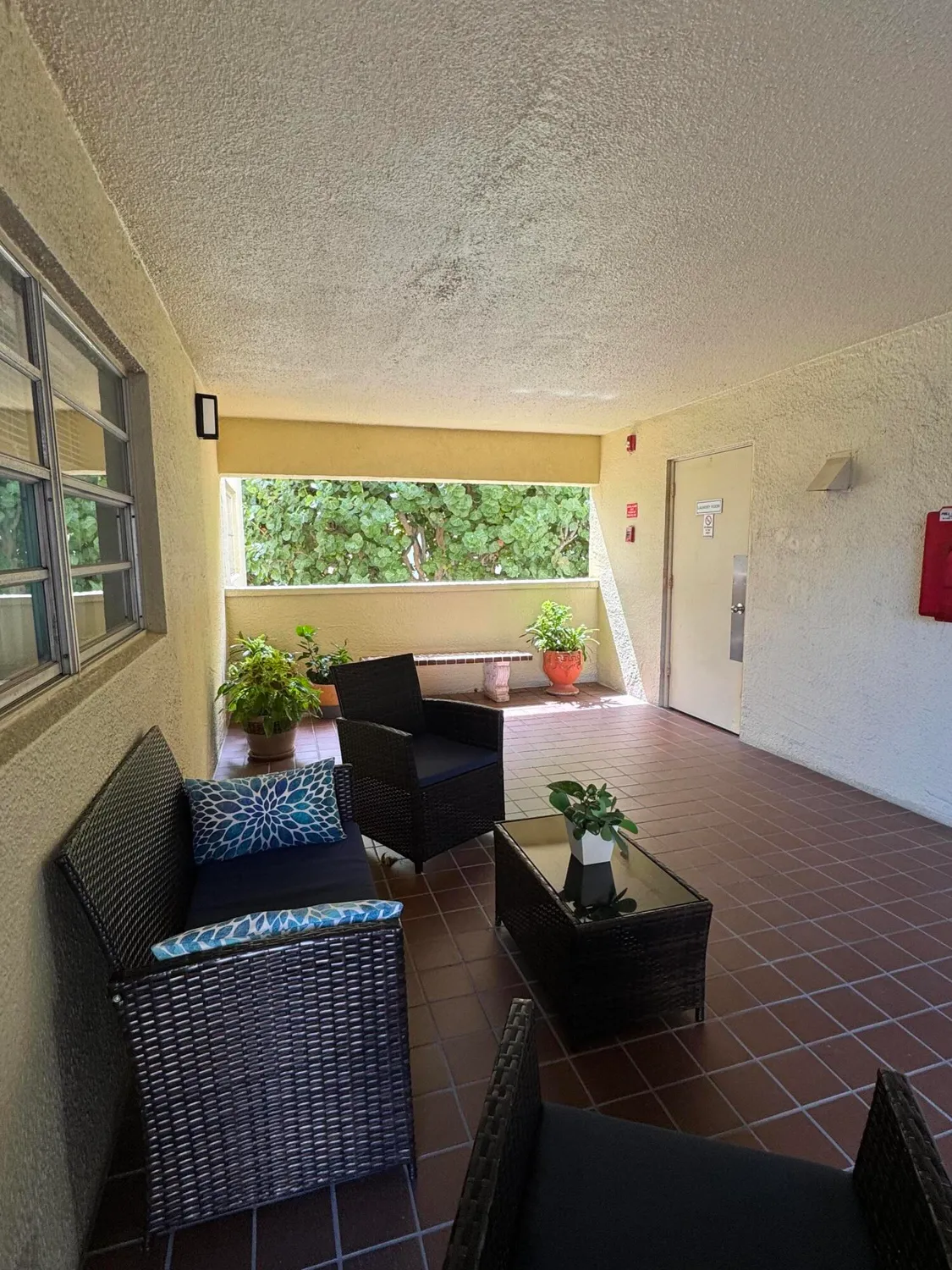 Property Slideshow image 9 of 10 | 2515 ne 1st ct 215, Boynton Beach, FL, 33435