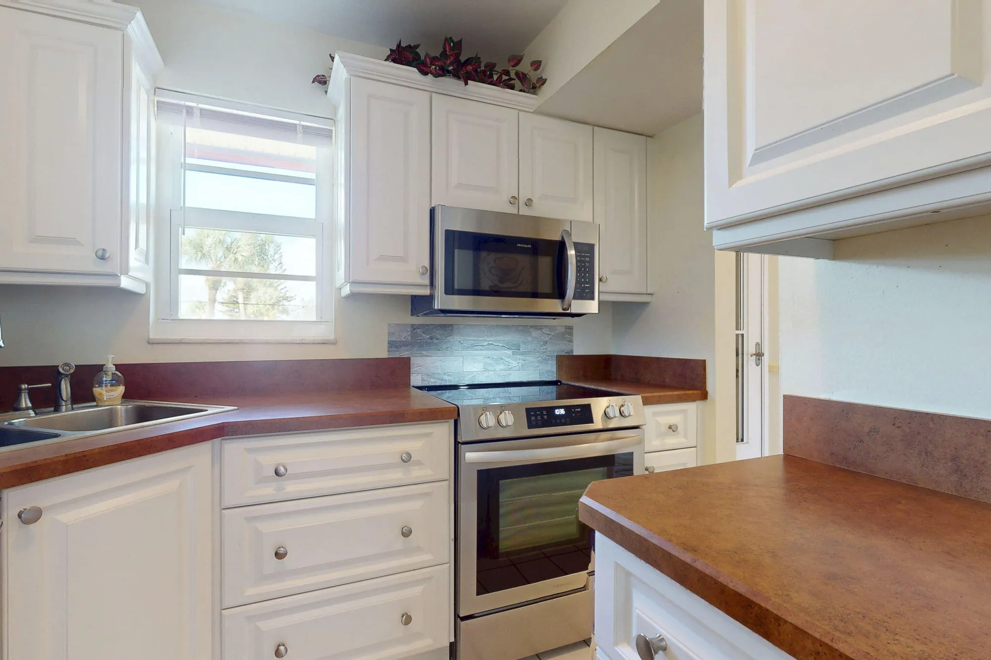 Property Slideshow image 15 of 44 | 1993 sw palm city rd f, Stuart, FL, 34994