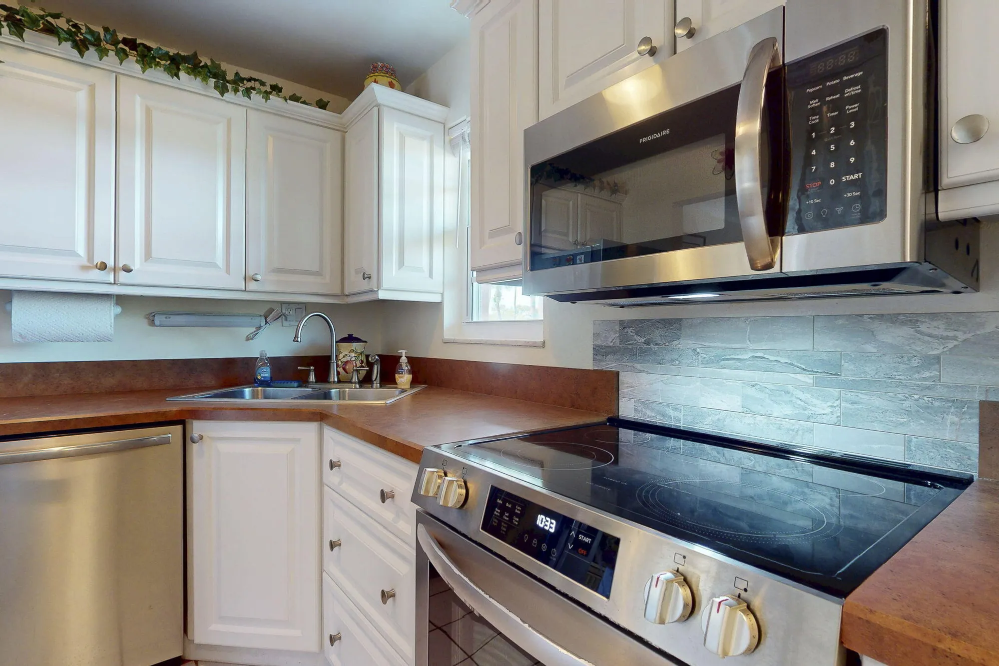 Property Slideshow image 16 of 44 | 1993 sw palm city rd f, Stuart, FL, 34994