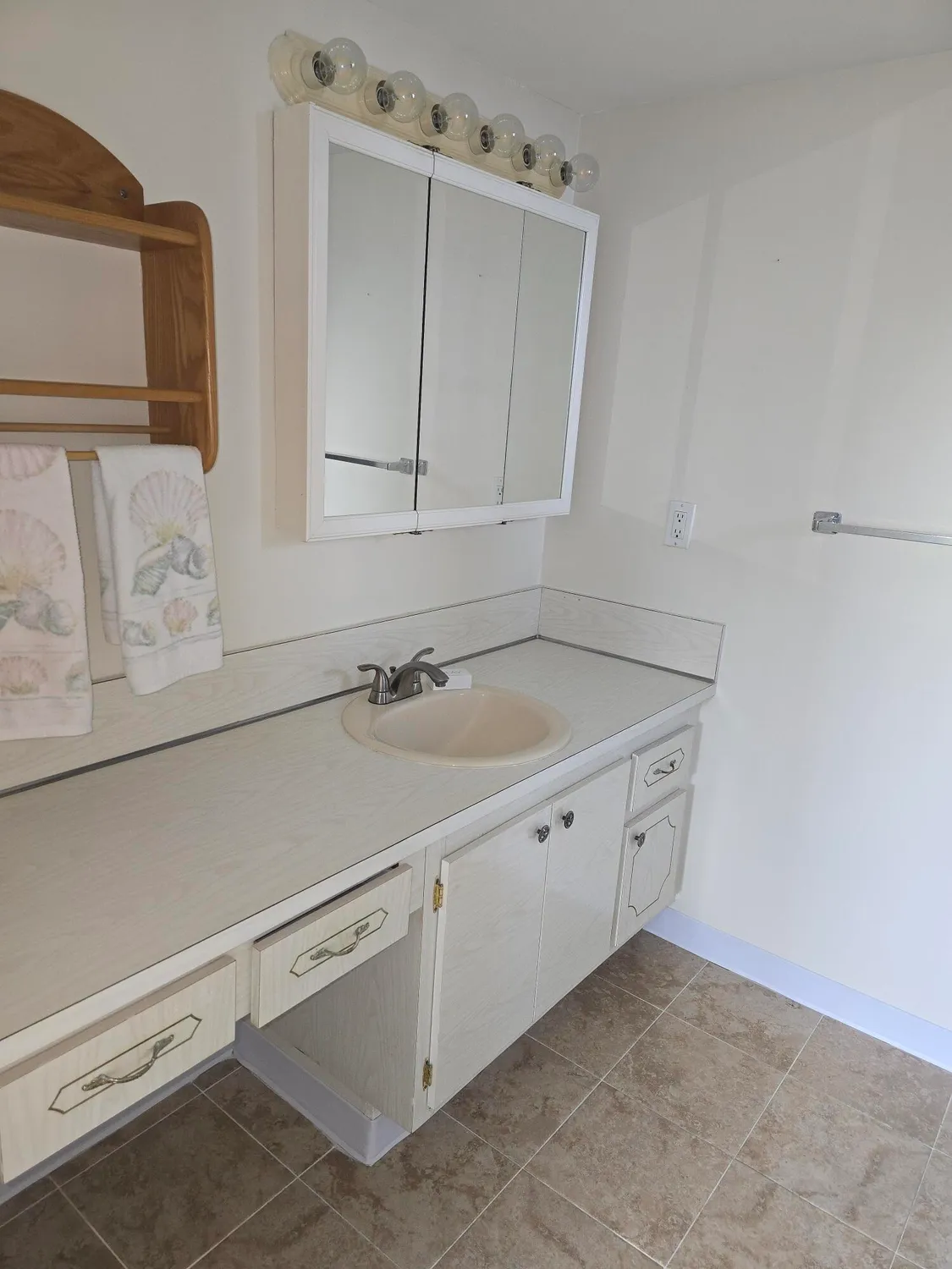 Property Slideshow image 18 of 30 | 2812 garden dr 301, Lake Worth, FL, 33461