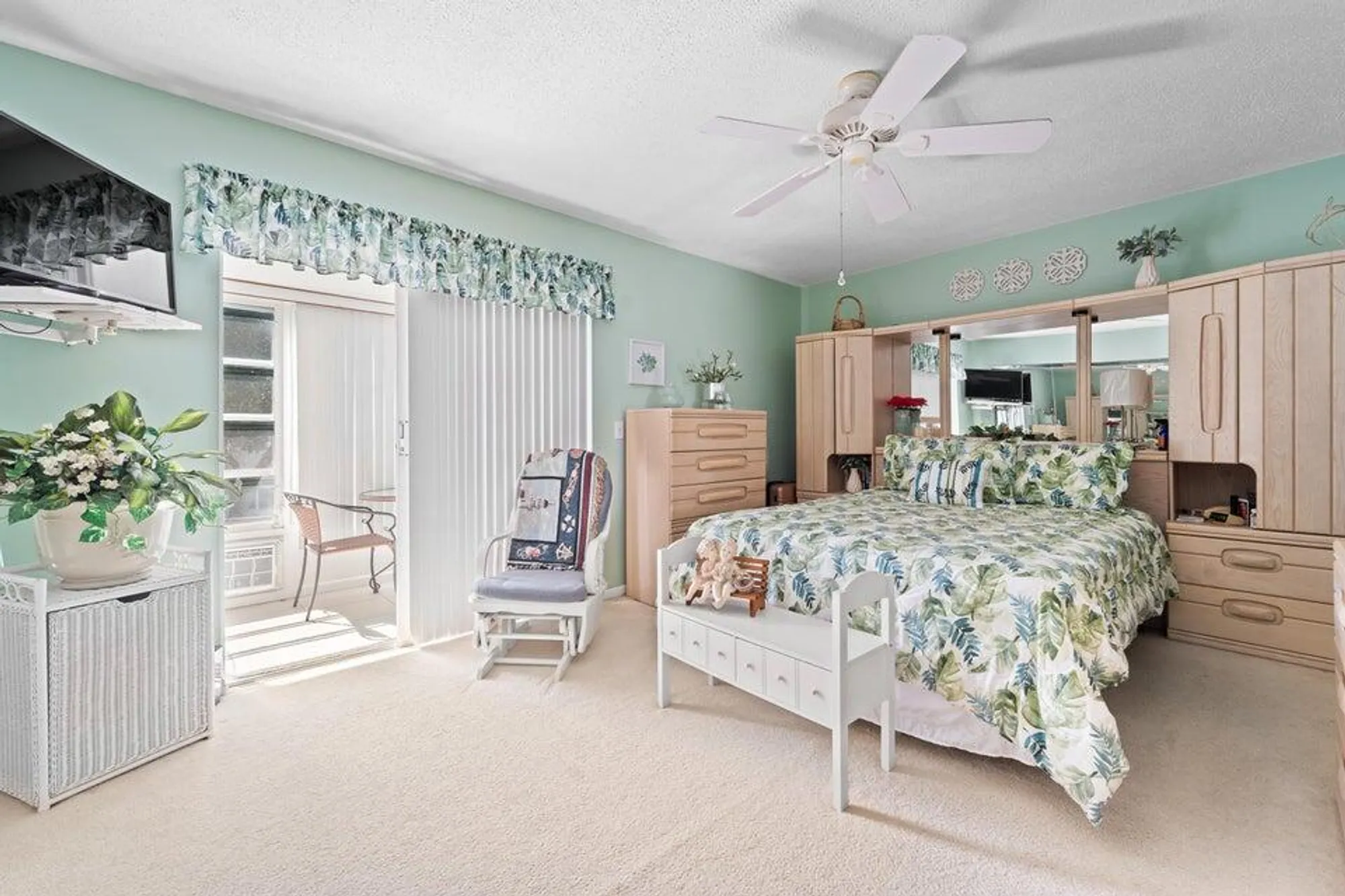 Property Slideshow image 10 of 25 | 169 sheffield g, West Palm Beach, FL, 33417