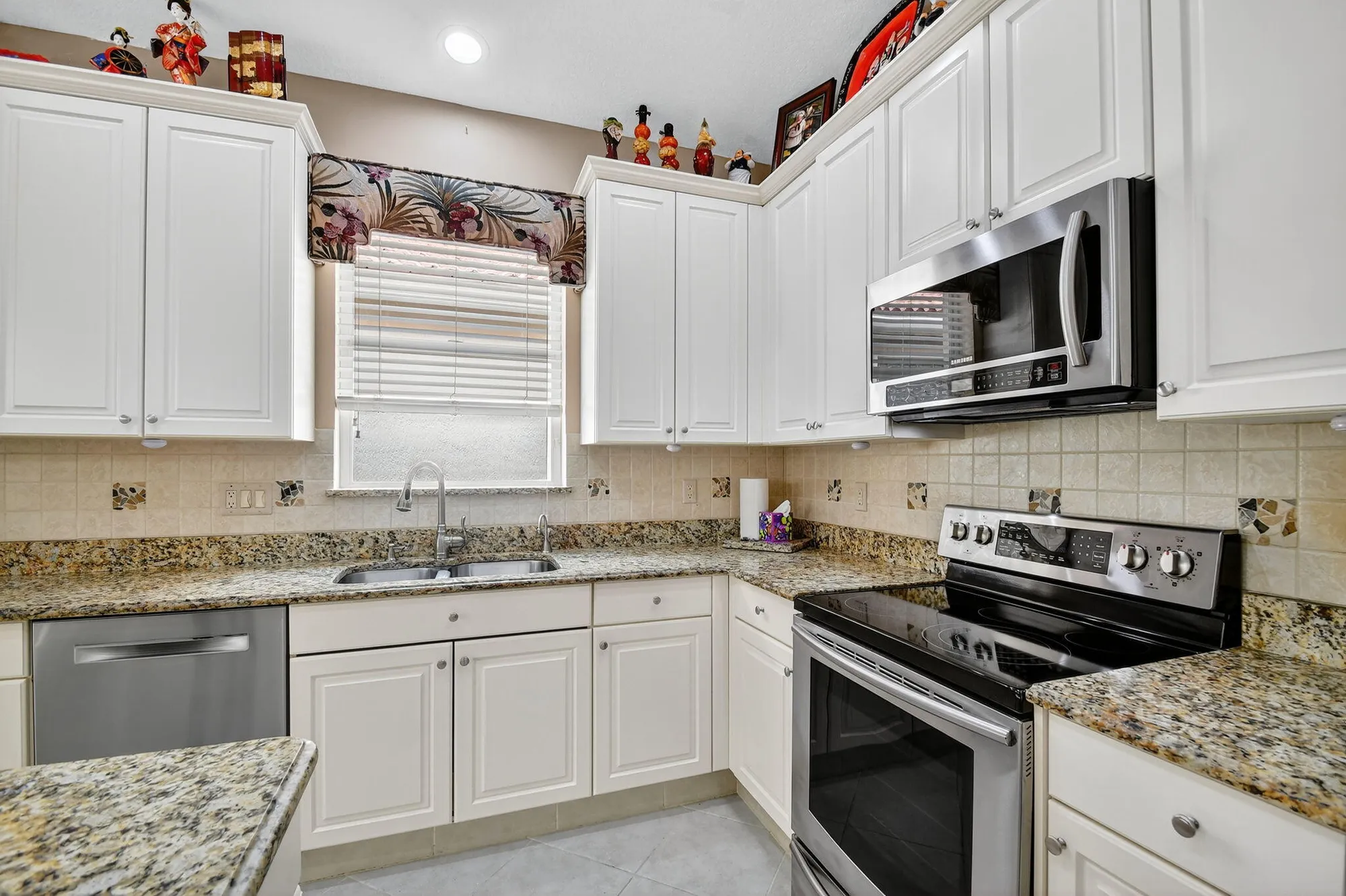 Property Slideshow image 13 of 86 | 2325 sapphire cir, West Palm Beach, FL, 33411