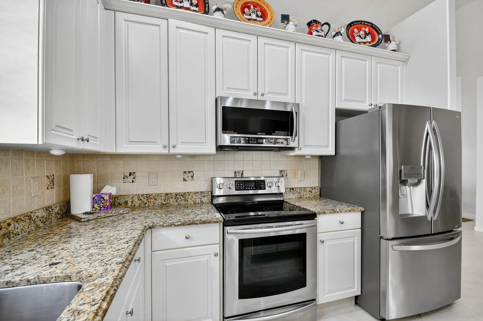 Property Slideshow image 14 of 86 | 2325 sapphire cir, West Palm Beach, FL, 33411