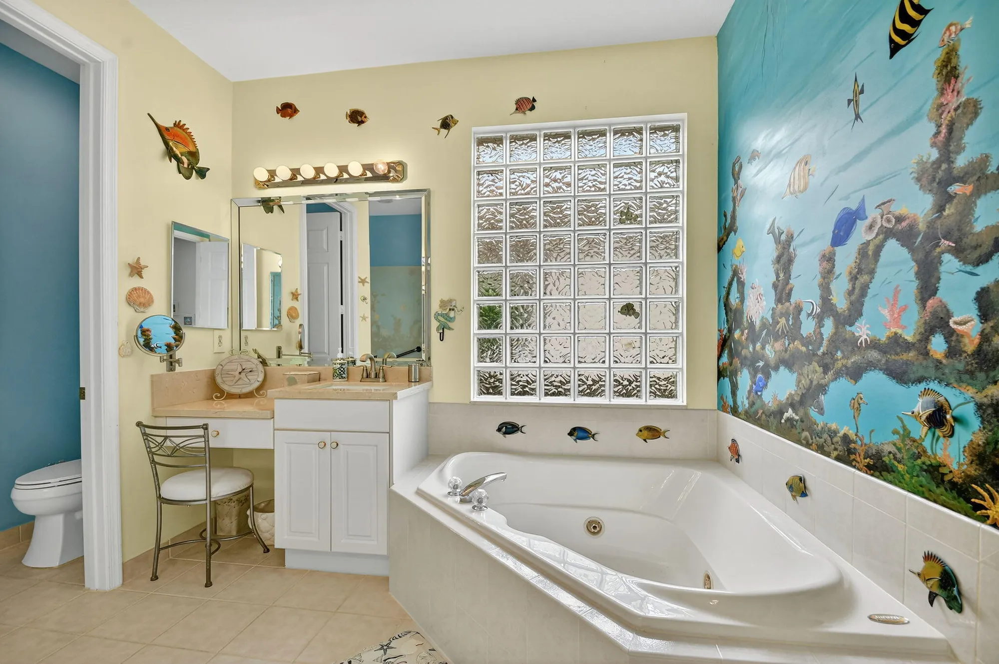 Property Slideshow image 28 of 86 | 2325 sapphire cir, West Palm Beach, FL, 33411