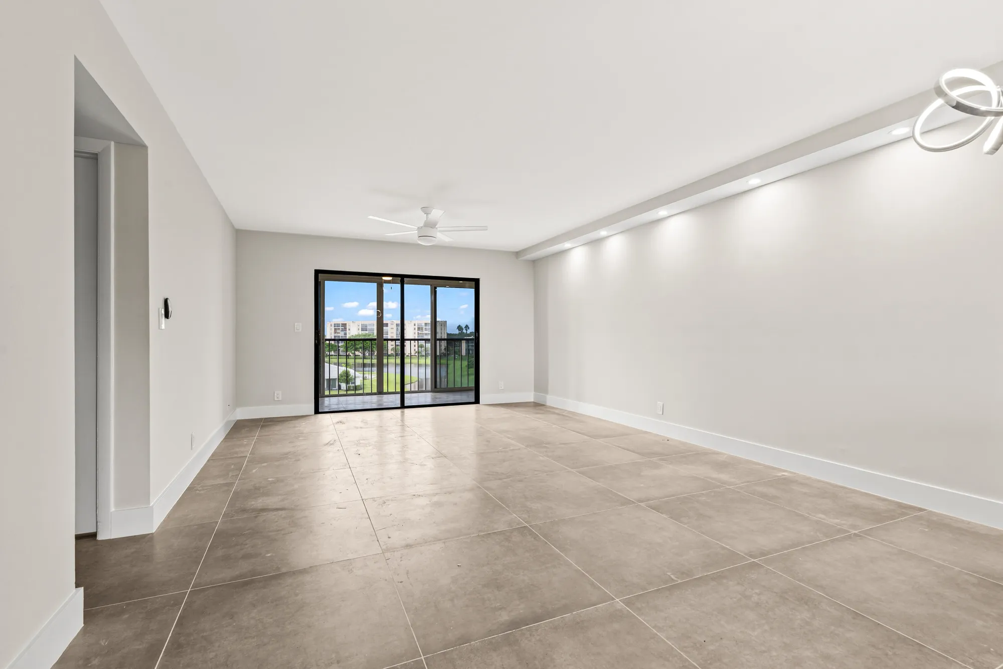 Property Slideshow image 15 of 32 | 14425 strathmore ln 505, Delray Beach, FL, 33446