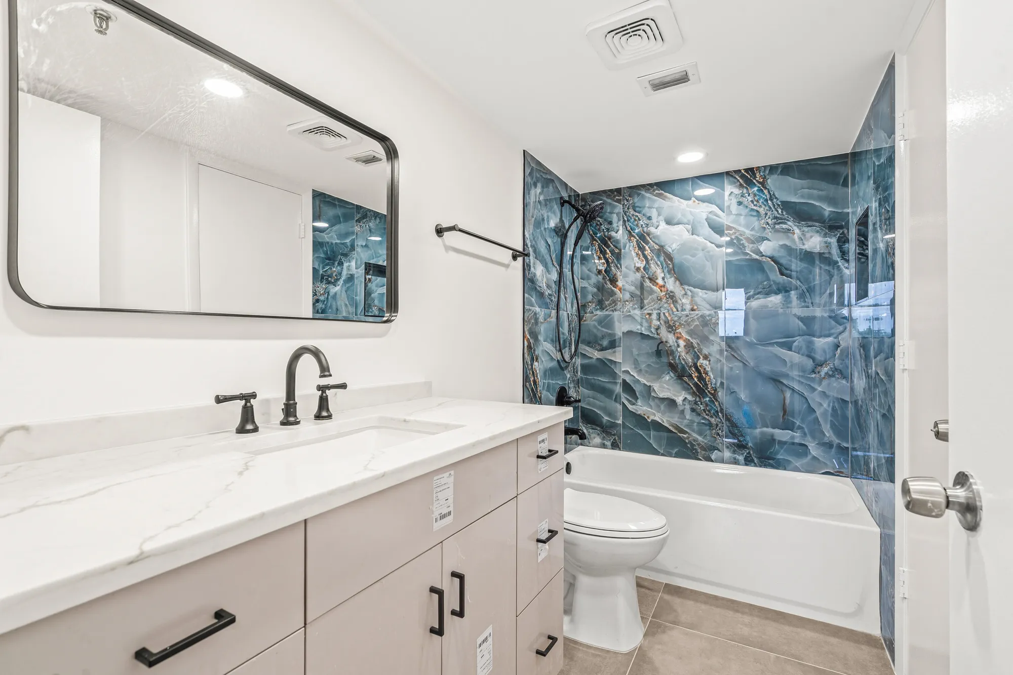 Property Slideshow image 11 of 32 | 14425 strathmore ln 505, Delray Beach, FL, 33446