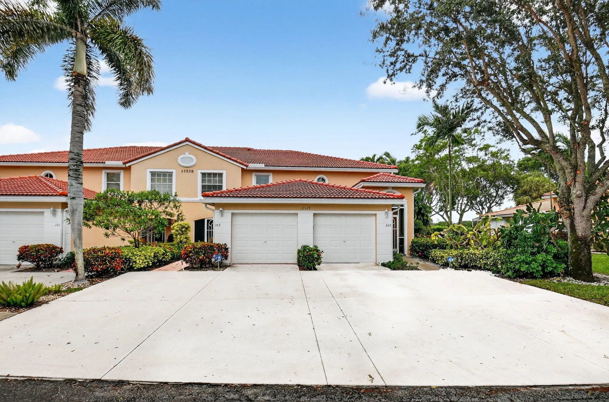 Property Slideshow image 1 of 91 | 12528 crystal pointe dr unit 202, Boynton Beach, FL, 33437