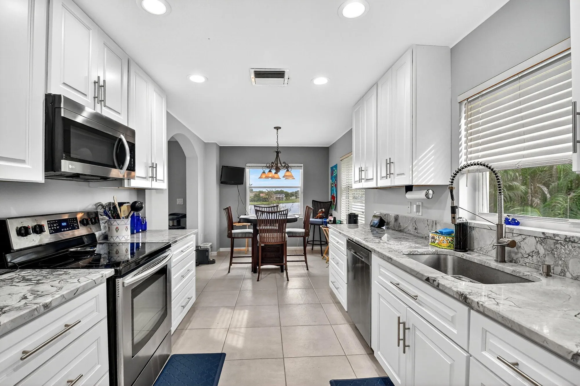 Property Slideshow image 28 of 91 | 12528 crystal pointe dr unit 202, Boynton Beach, FL, 33437