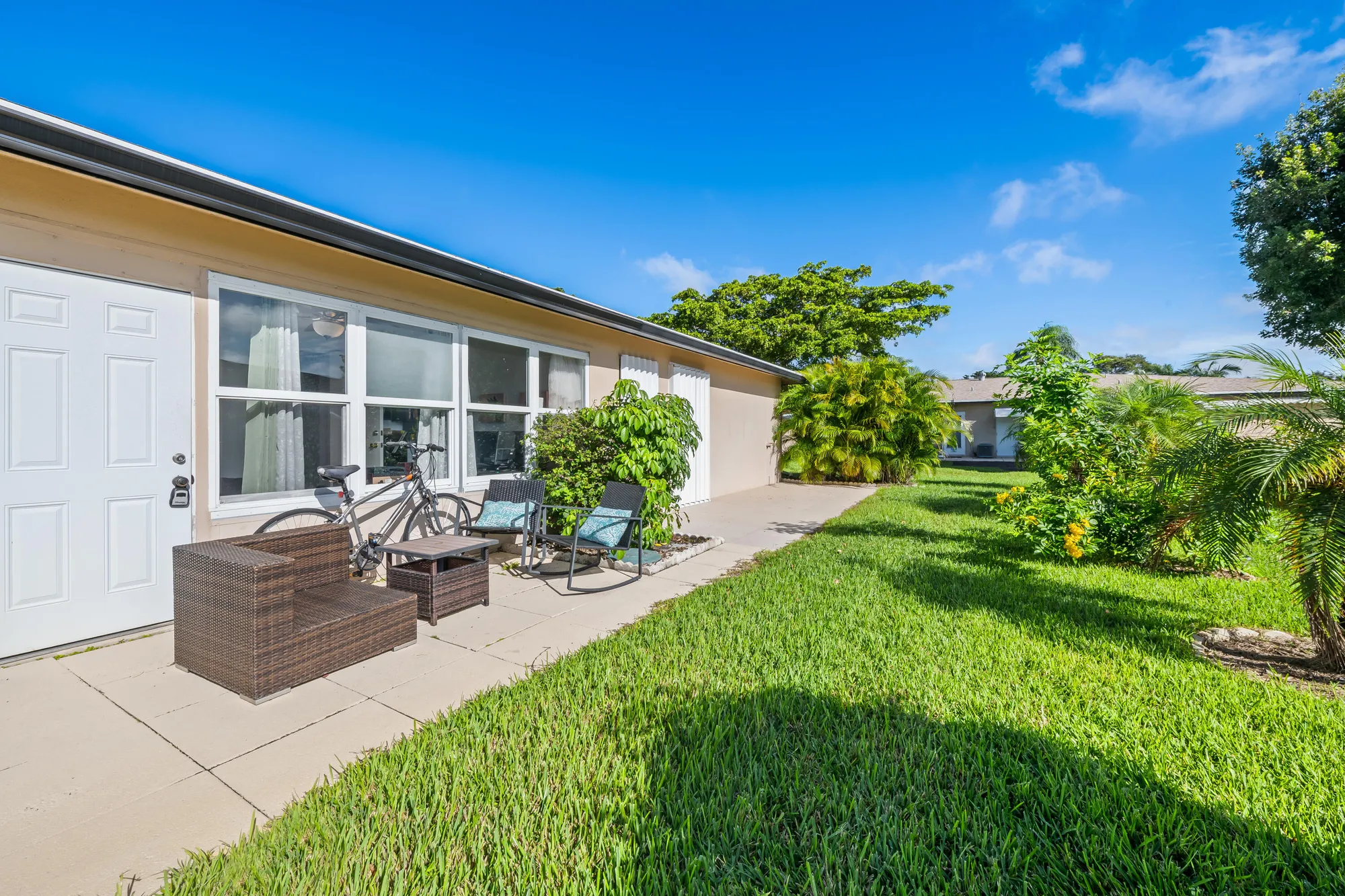 Property Slideshow image 22 of 24 | 1025 south dr b, Delray Beach, FL, 33445
