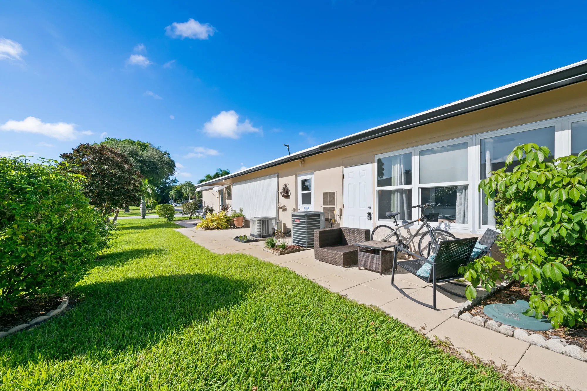 Property Slideshow image 20 of 24 | 1025 south dr b, Delray Beach, FL, 33445