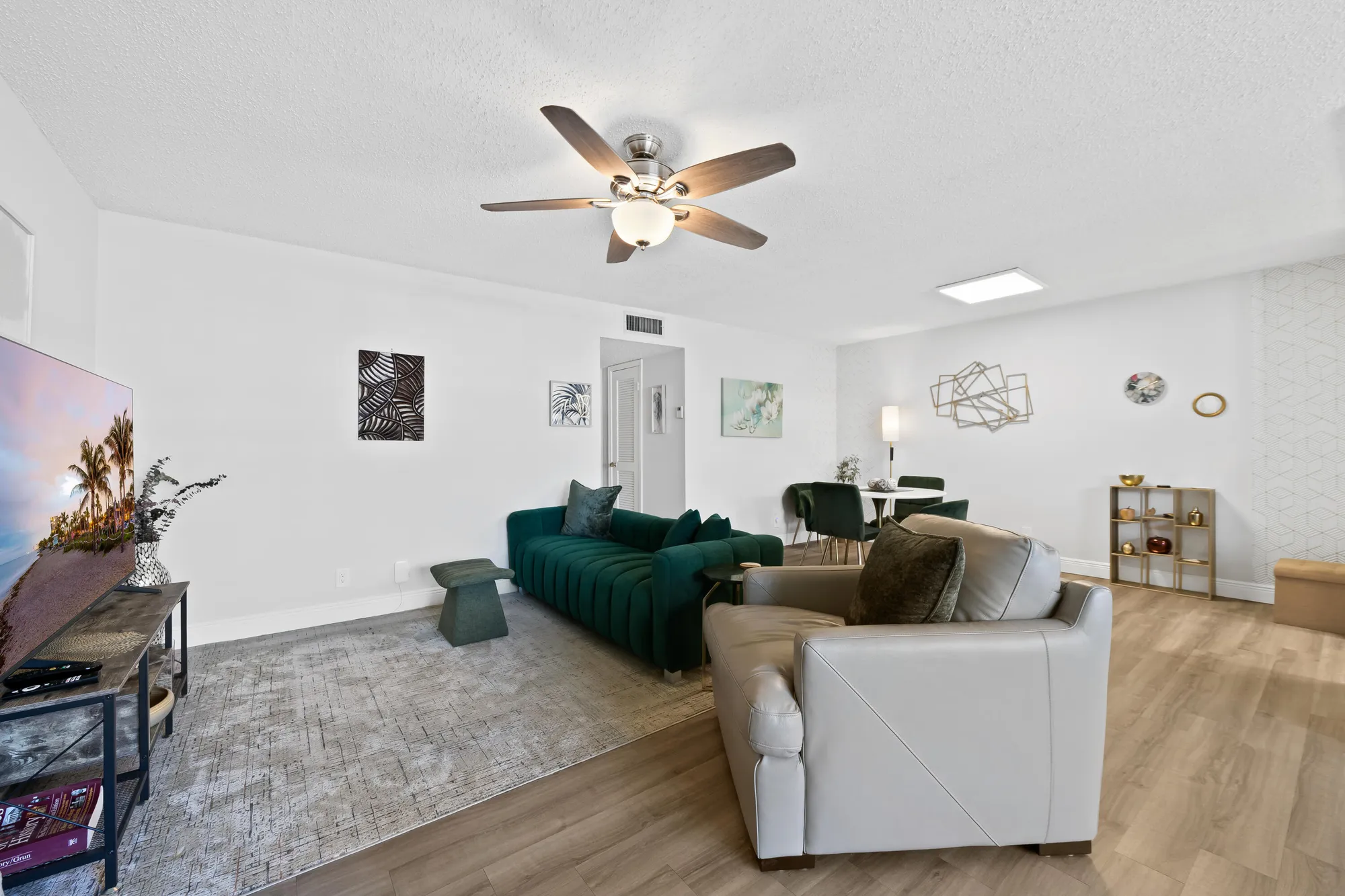 Property Slideshow image 4 of 24 | 1025 south dr b, Delray Beach, FL, 33445