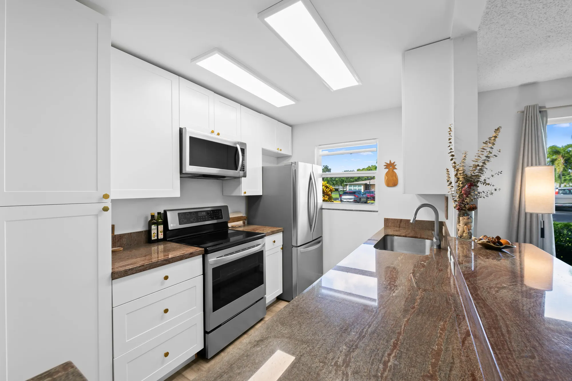 Property Slideshow image 8 of 24 | 1025 south dr b, Delray Beach, FL, 33445