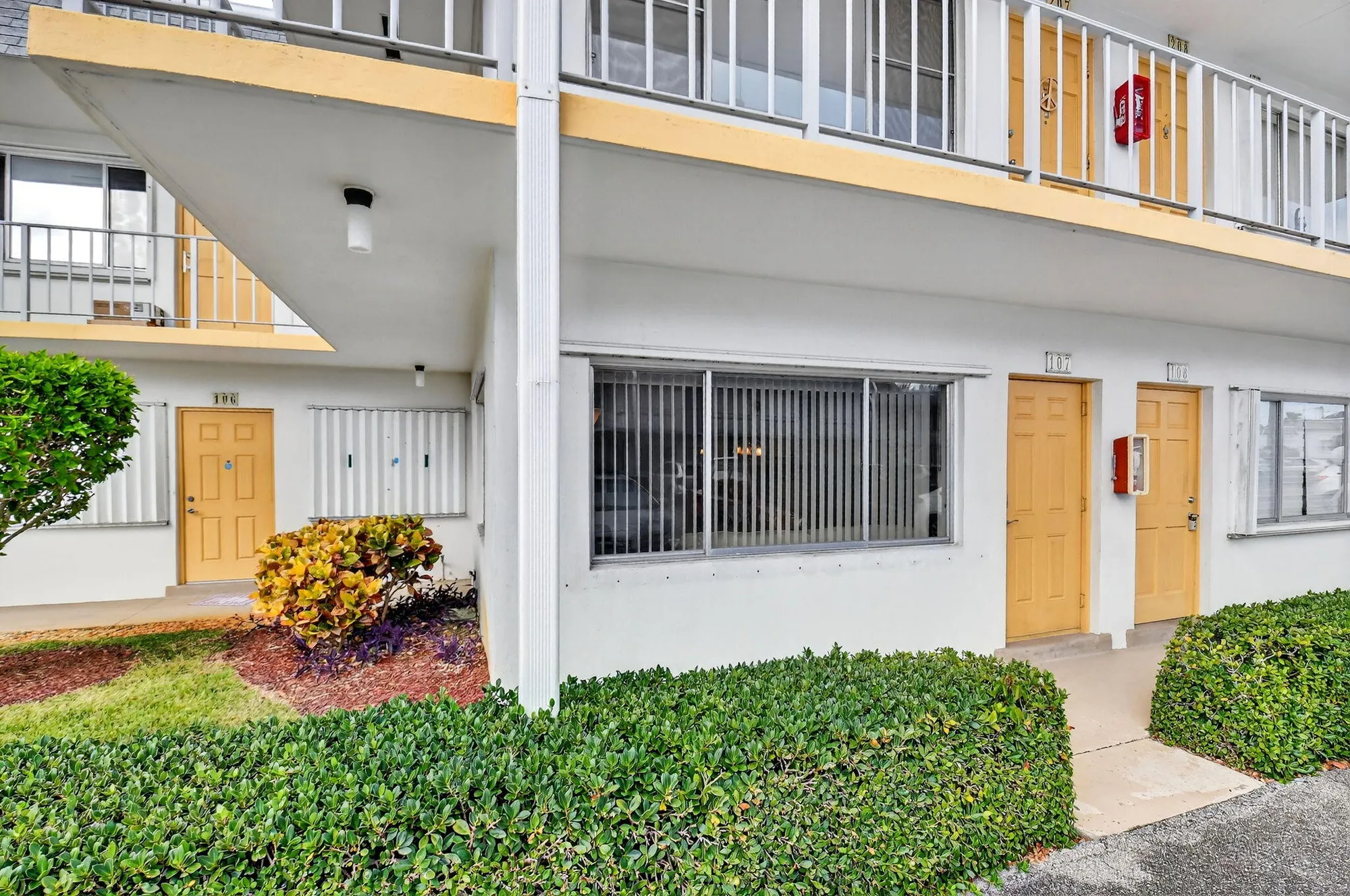 Property Slideshow image 4 of 49 | 3240 lake osborne dr 107, Lake Worth Beach, FL, 33461