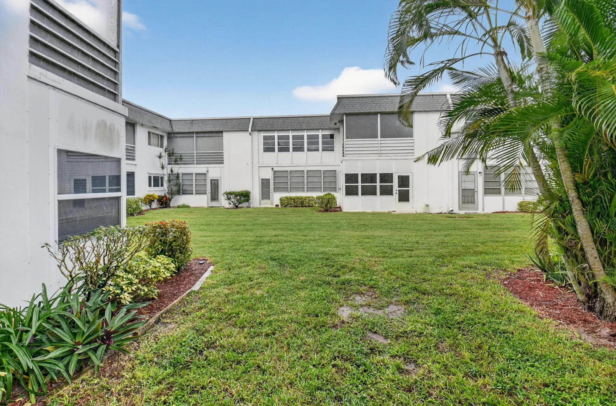 Property Slideshow image 34 of 49 | 3240 lake osborne dr 107, Lake Worth Beach, FL, 33461