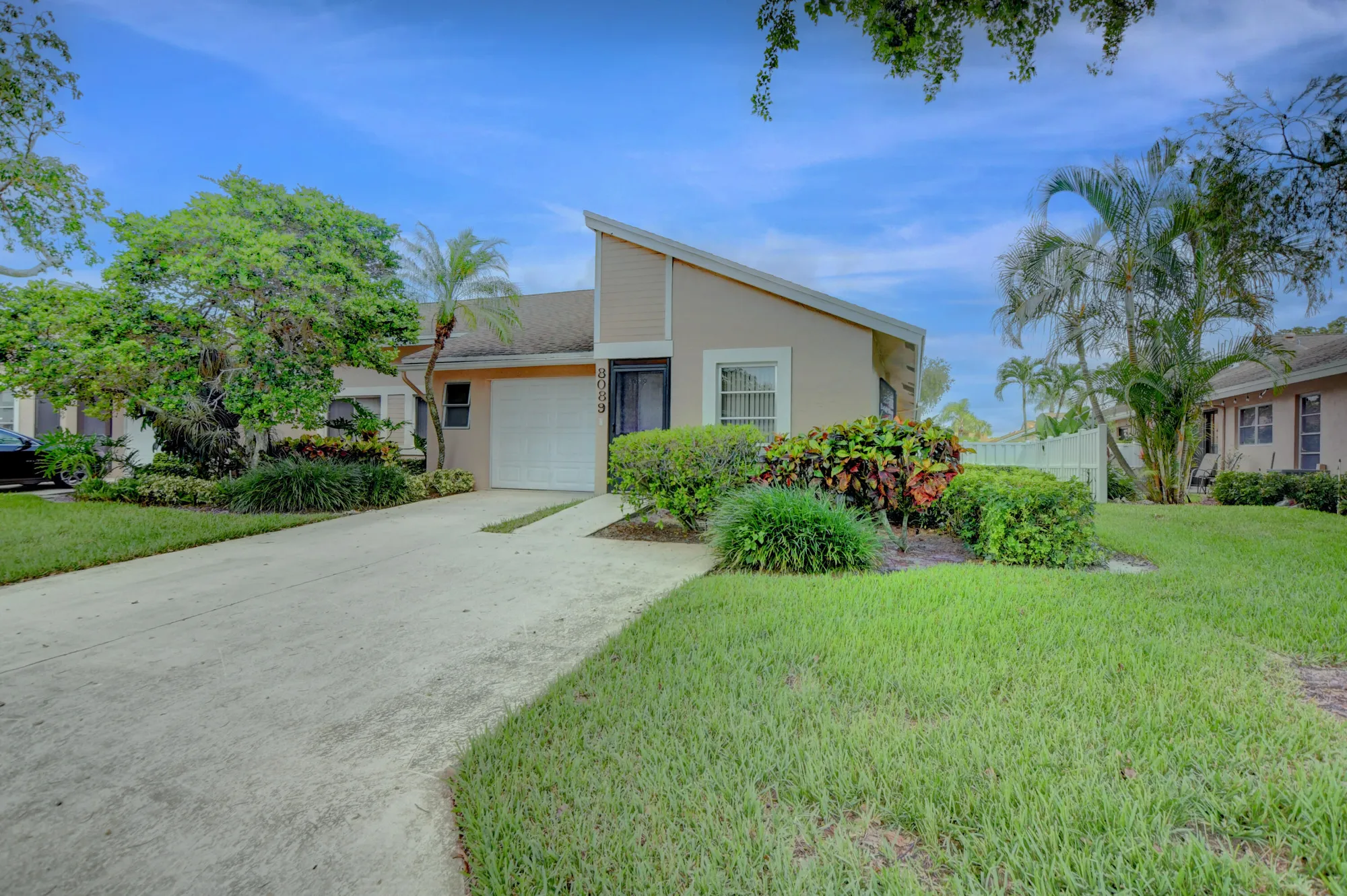 Property Slideshow image 4 of 40 | 8089 springtree rd, Boca Raton, FL, 33496