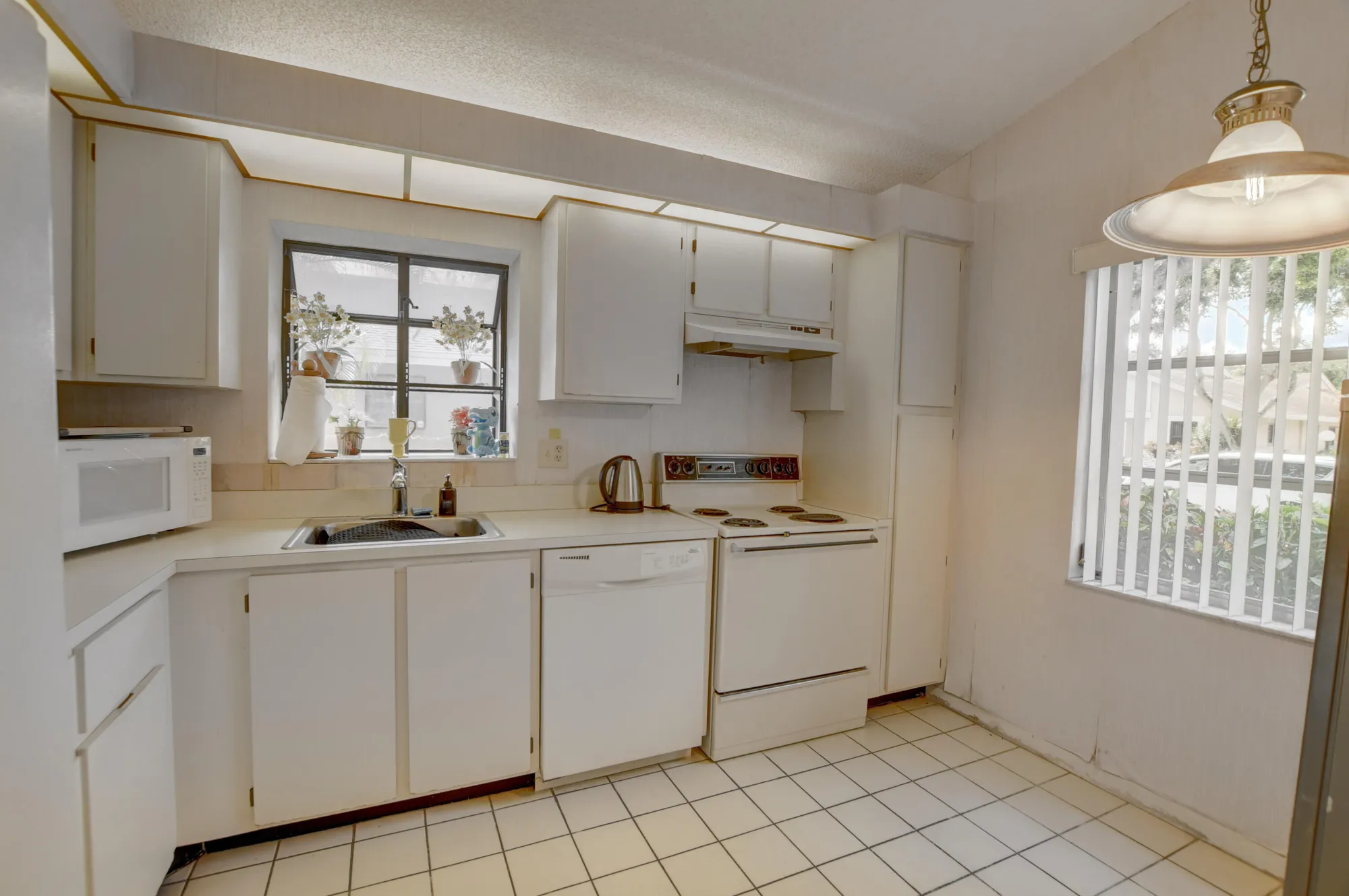 Property Slideshow image 7 of 40 | 8089 springtree rd, Boca Raton, FL, 33496