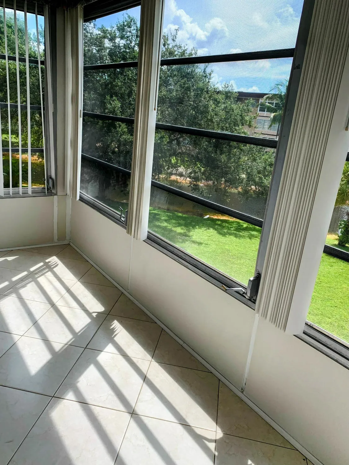 Property Slideshow image 12 of 27 | 2800 nw 47th ter 304b, Lauderdale Lakes, FL, 33313