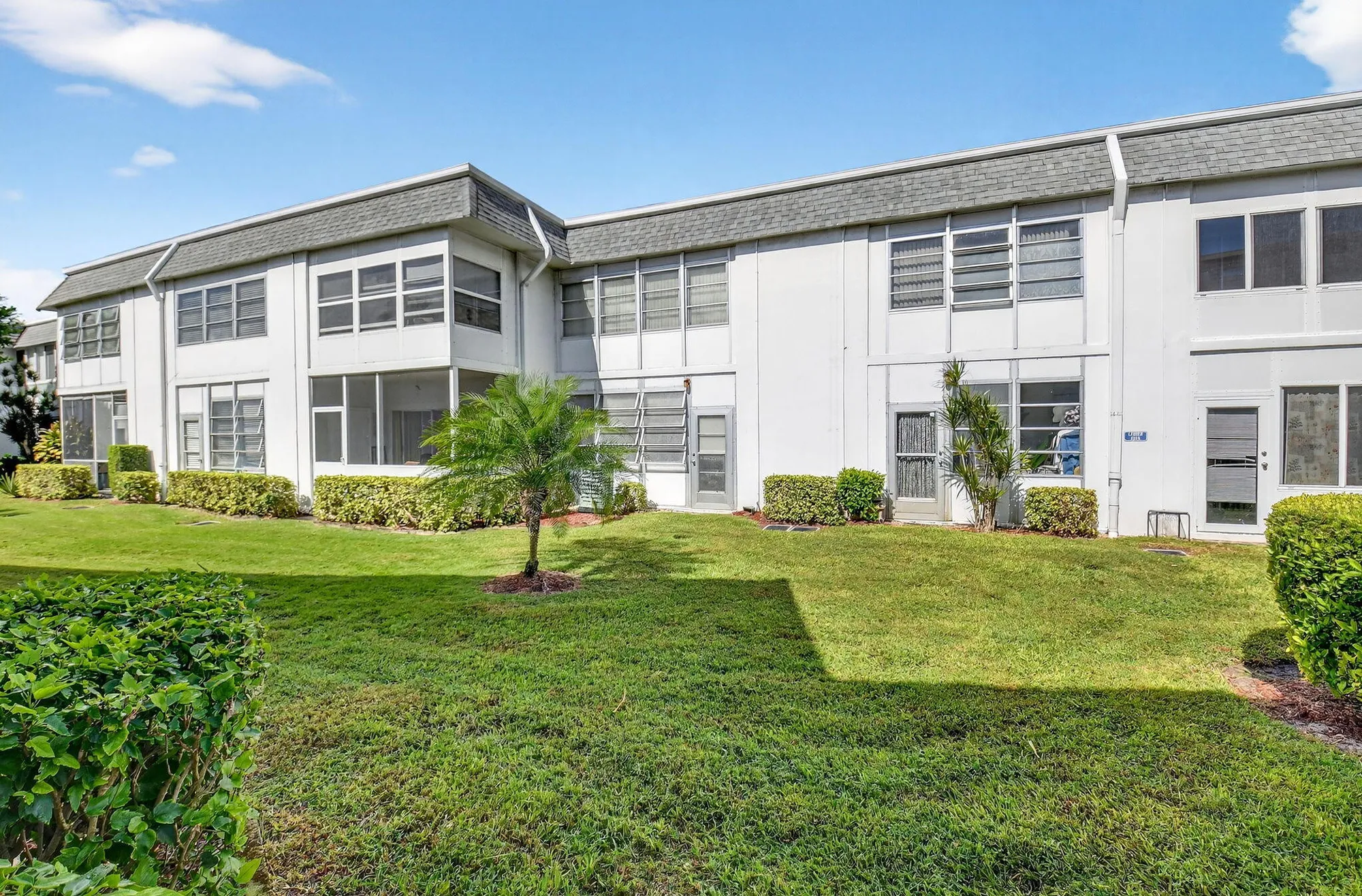 Property Slideshow image 36 of 50 | 3160 lake osborne dr 107, Lake Worth Beach, FL, 33461