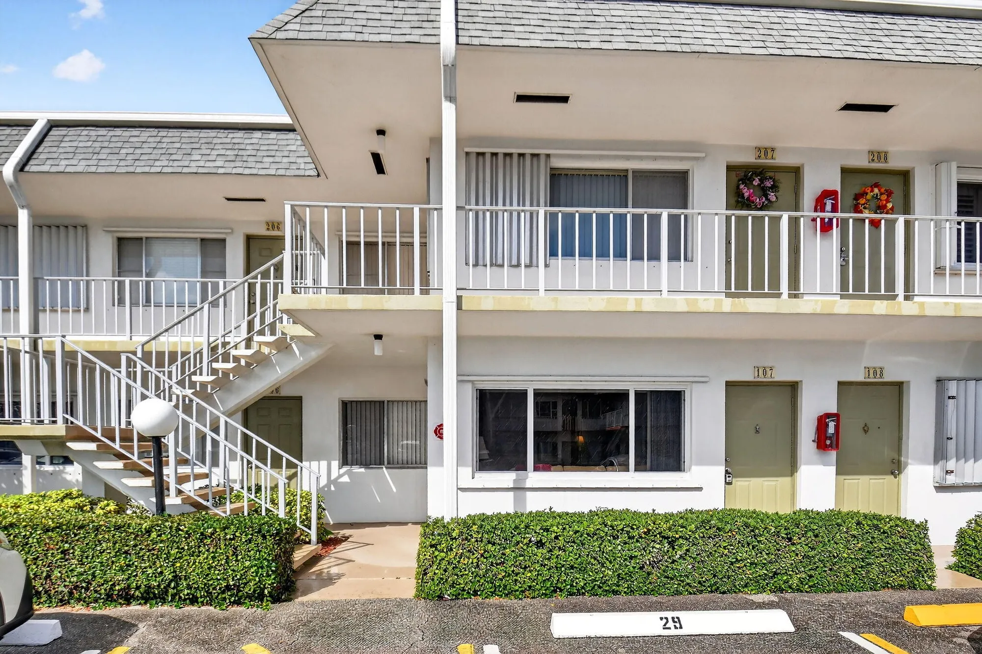 Property Slideshow image 4 of 50 | 3160 lake osborne dr 107, Lake Worth Beach, FL, 33461