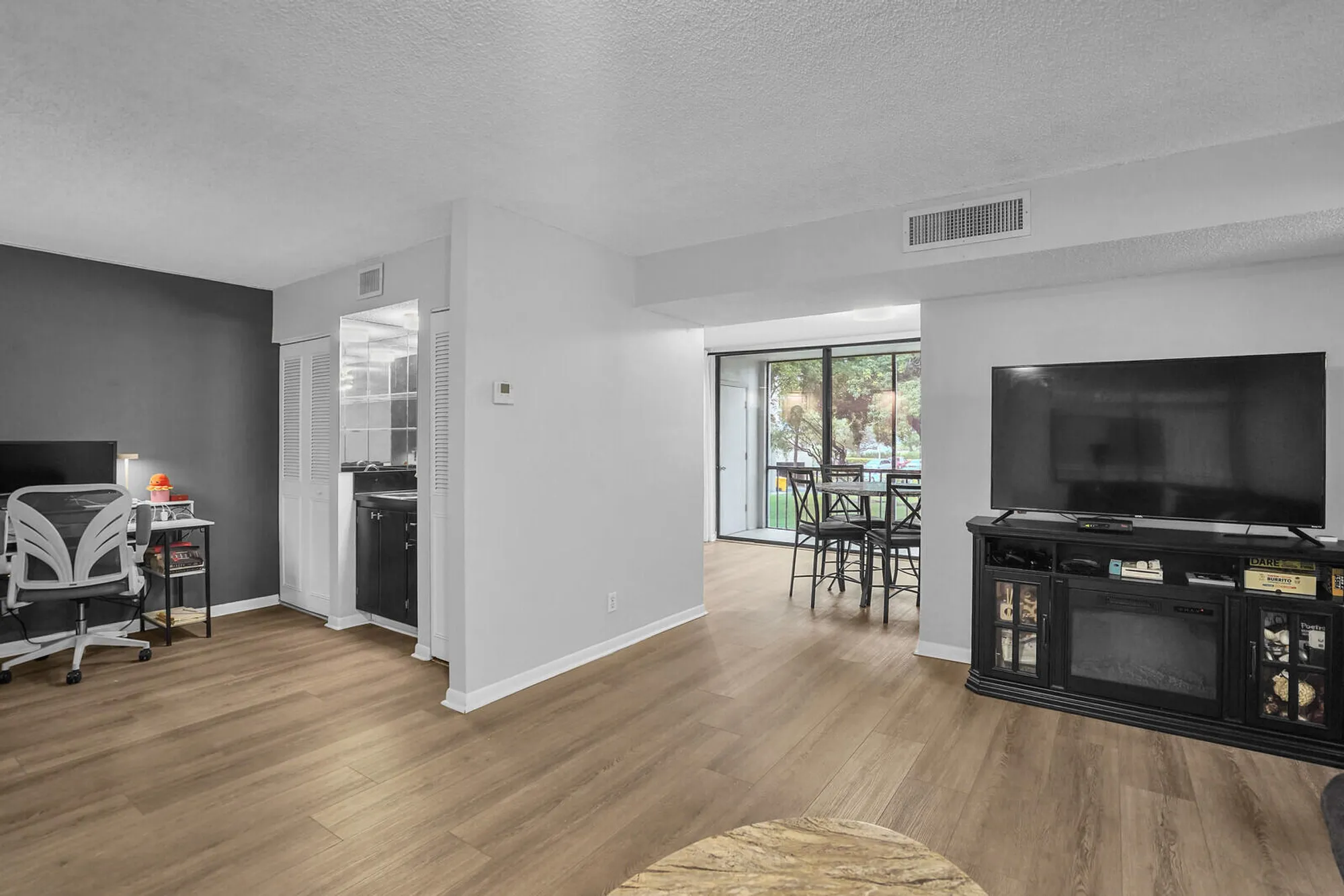 Property Slideshow image 4 of 40 | 5190 las verdes cir 214, Delray Beach, FL, 33484