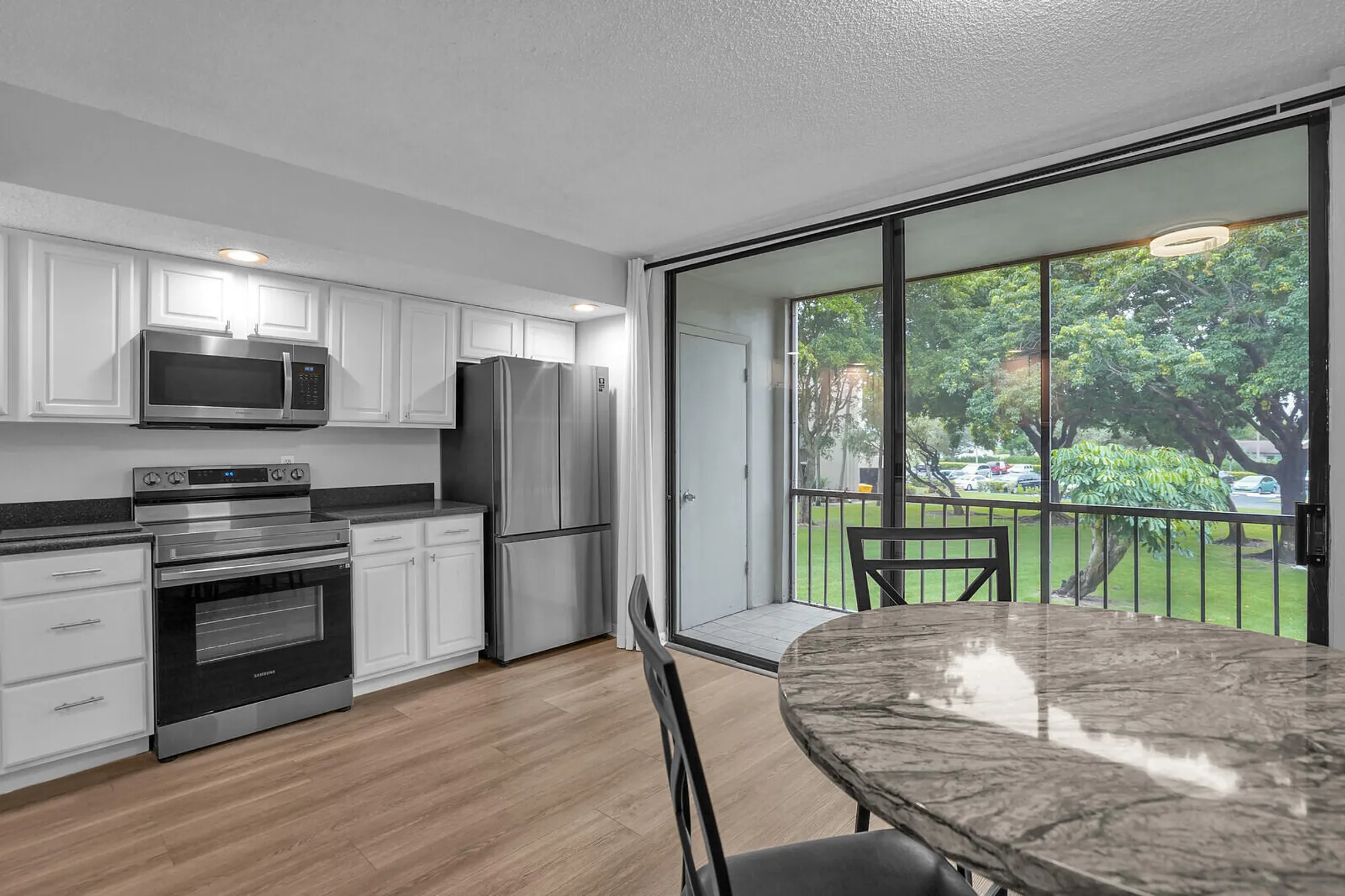 Property Slideshow image 9 of 40 | 5190 las verdes cir 214, Delray Beach, FL, 33484