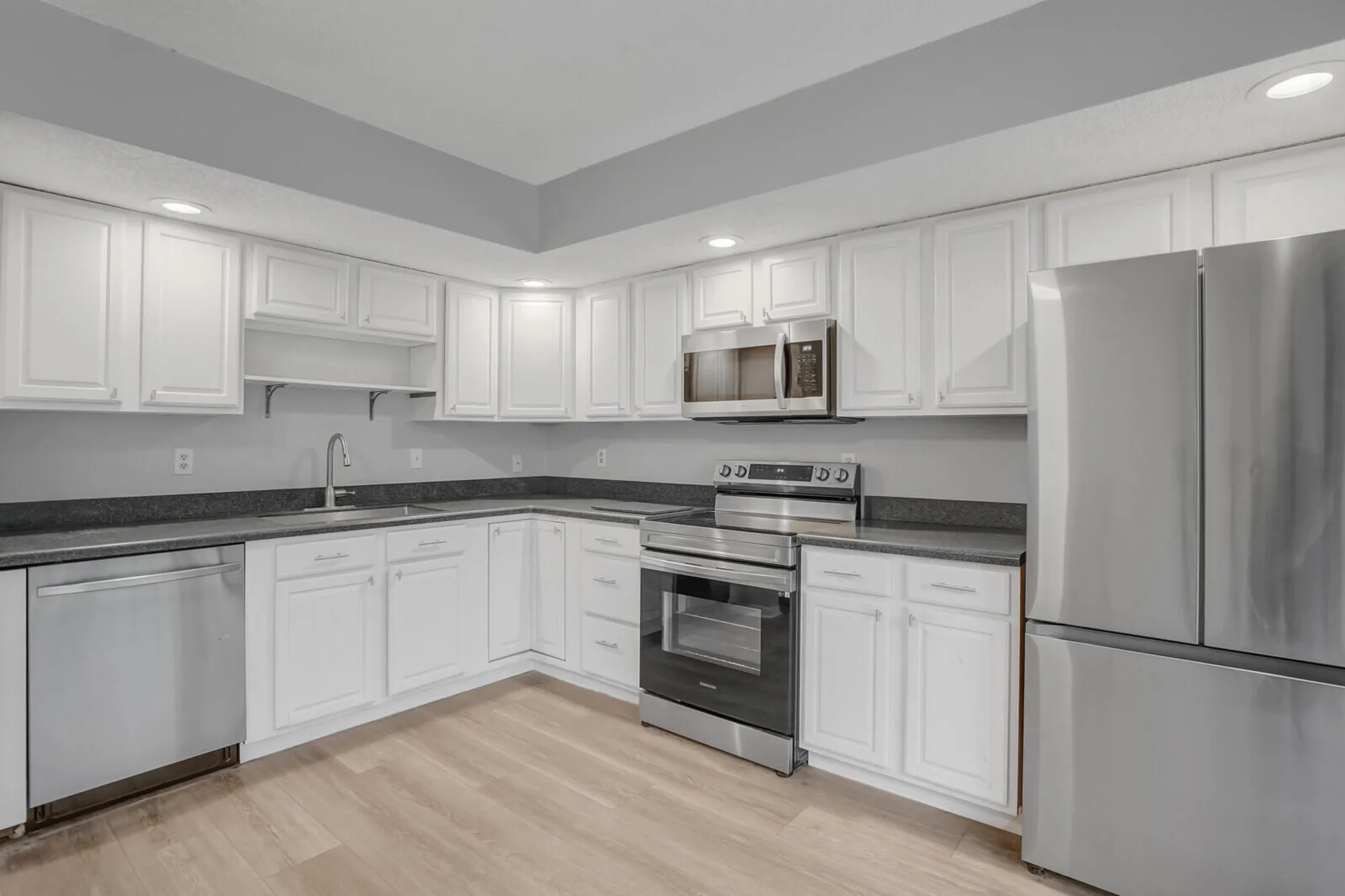 Property Slideshow image 11 of 40 | 5190 las verdes cir 214, Delray Beach, FL, 33484