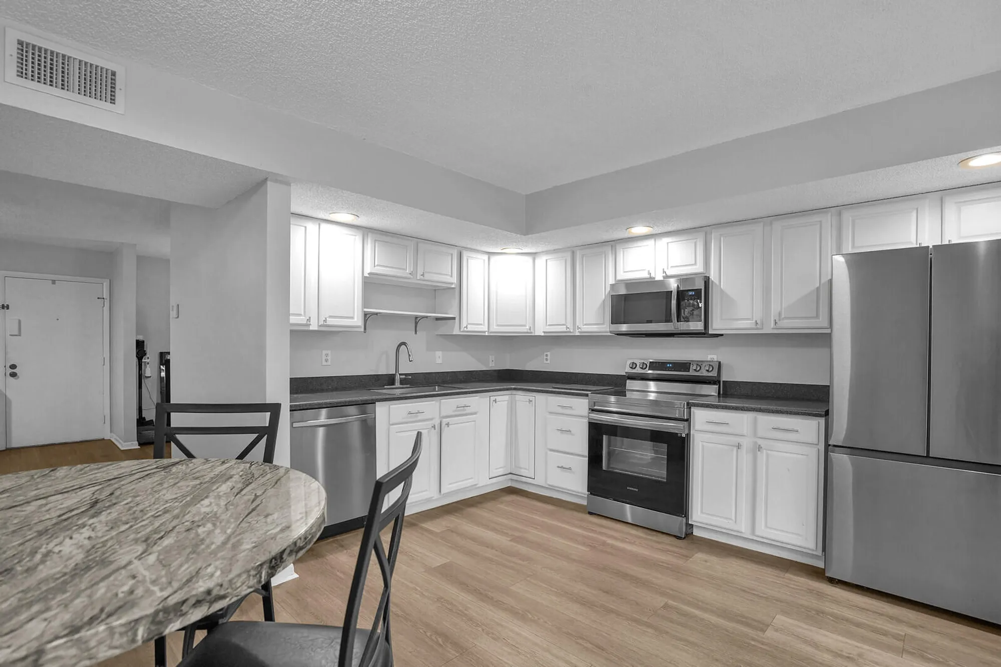 Property Slideshow image 10 of 40 | 5190 las verdes cir 214, Delray Beach, FL, 33484