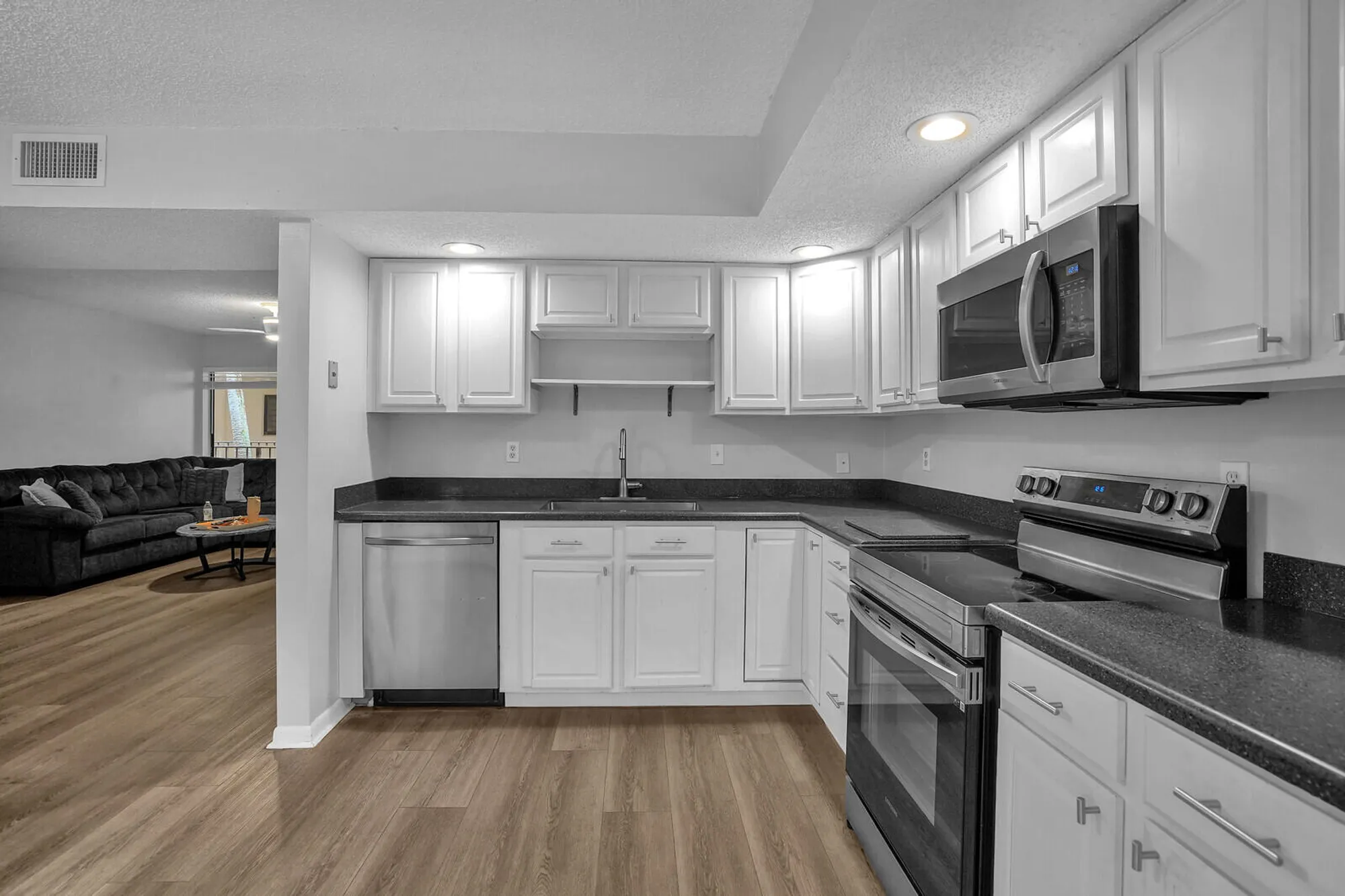 Property Slideshow image 12 of 40 | 5190 las verdes cir 214, Delray Beach, FL, 33484