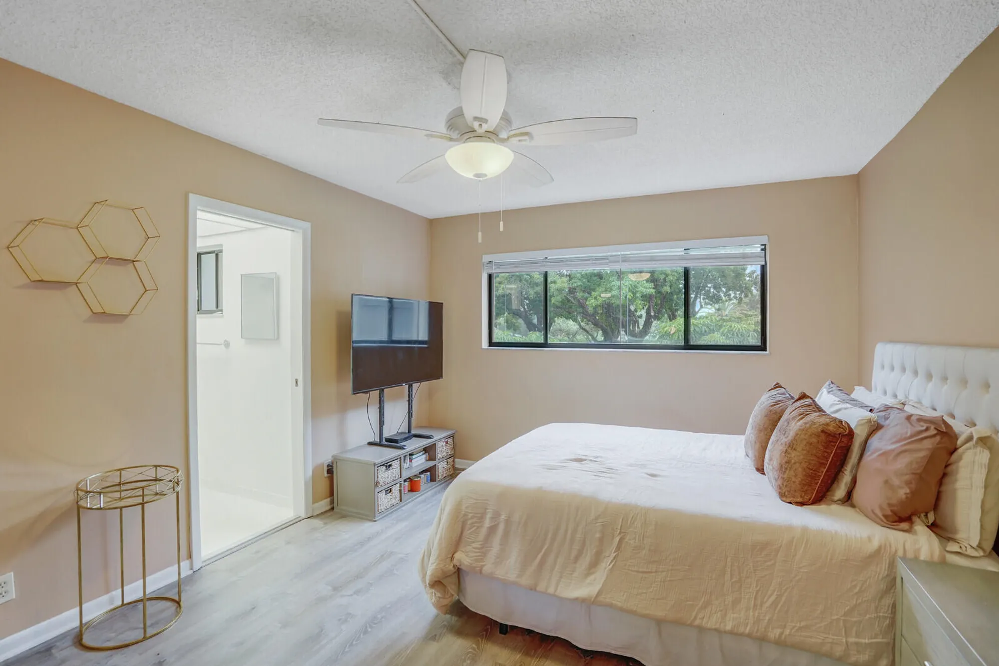 Property Slideshow image 15 of 40 | 5190 las verdes cir 214, Delray Beach, FL, 33484