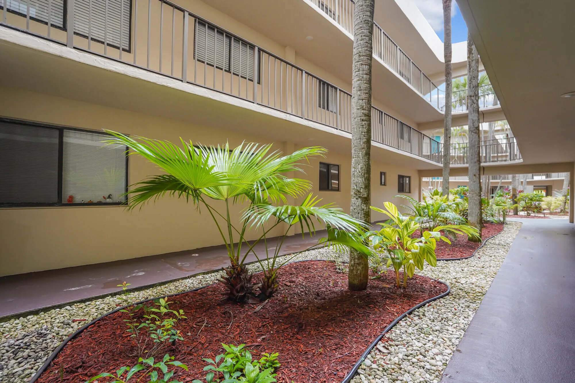 Property Slideshow image 24 of 40 | 5190 las verdes cir 214, Delray Beach, FL, 33484
