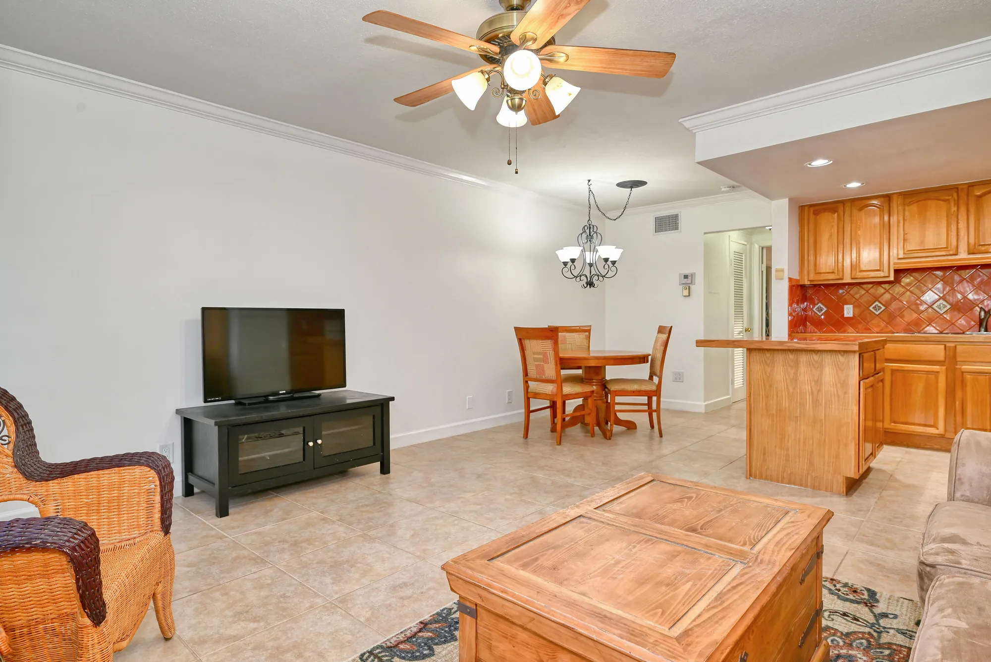 Property Slideshow image 4 of 19 | 102 coventry e unit e, West Palm Beach, FL, 33417