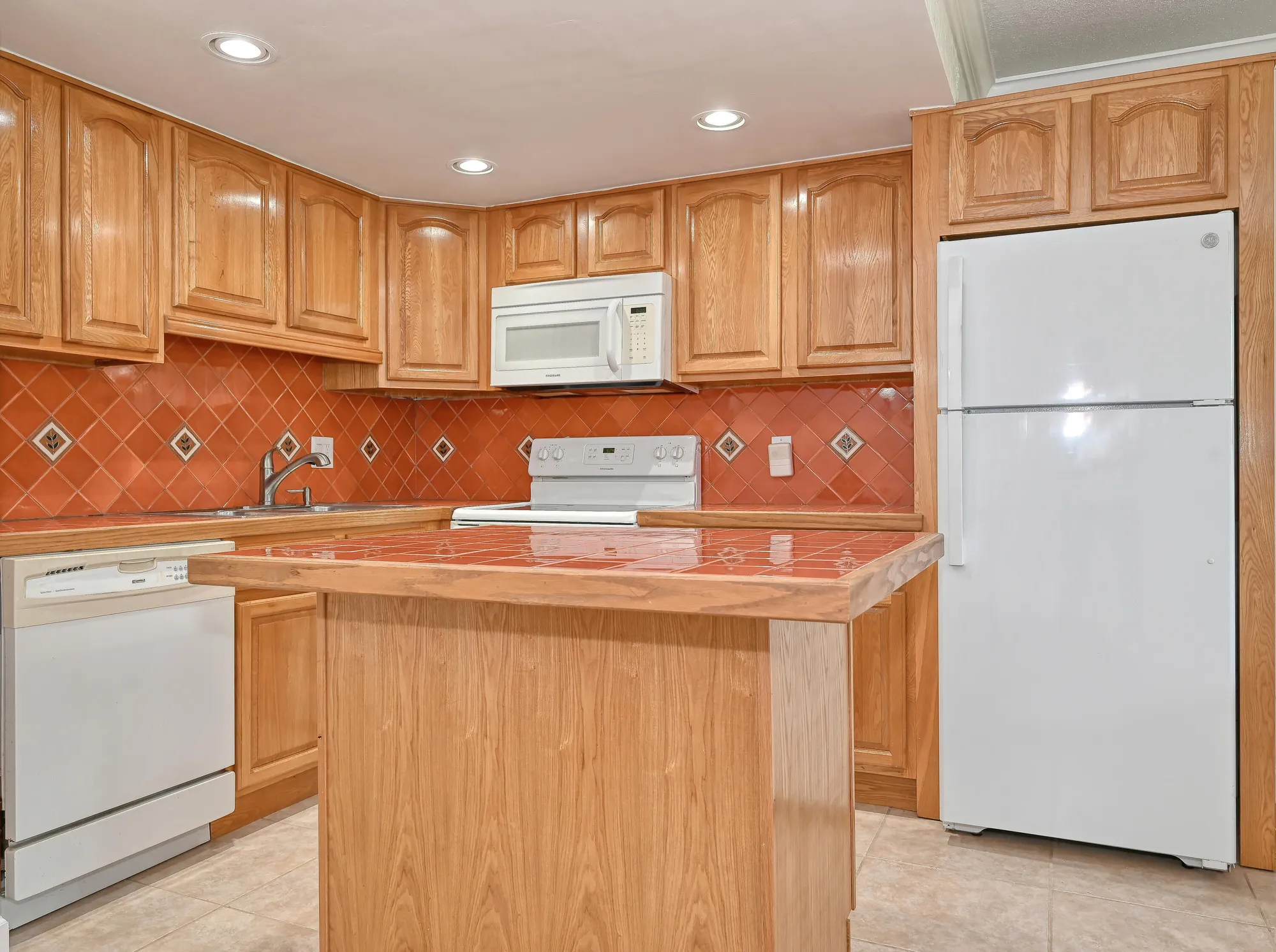 Property Slideshow image 7 of 19 | 102 coventry e unit e, West Palm Beach, FL, 33417